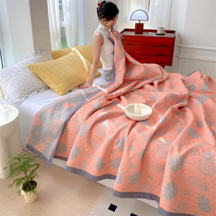 91家纺网 家纺一手货源 找家纺 兄弟坊 2026新款A类全棉三层纱多功能毛巾被夏被夏凉被（盖毯床单夏被） 菠萝气泡-粉