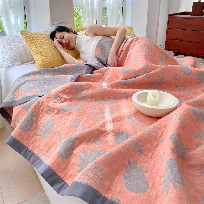 91家纺网 家纺一手货源 找家纺 兄弟坊 2026新款A类全棉三层纱多功能毛巾被夏被夏凉被（盖毯床单夏被） 菠萝气泡-粉