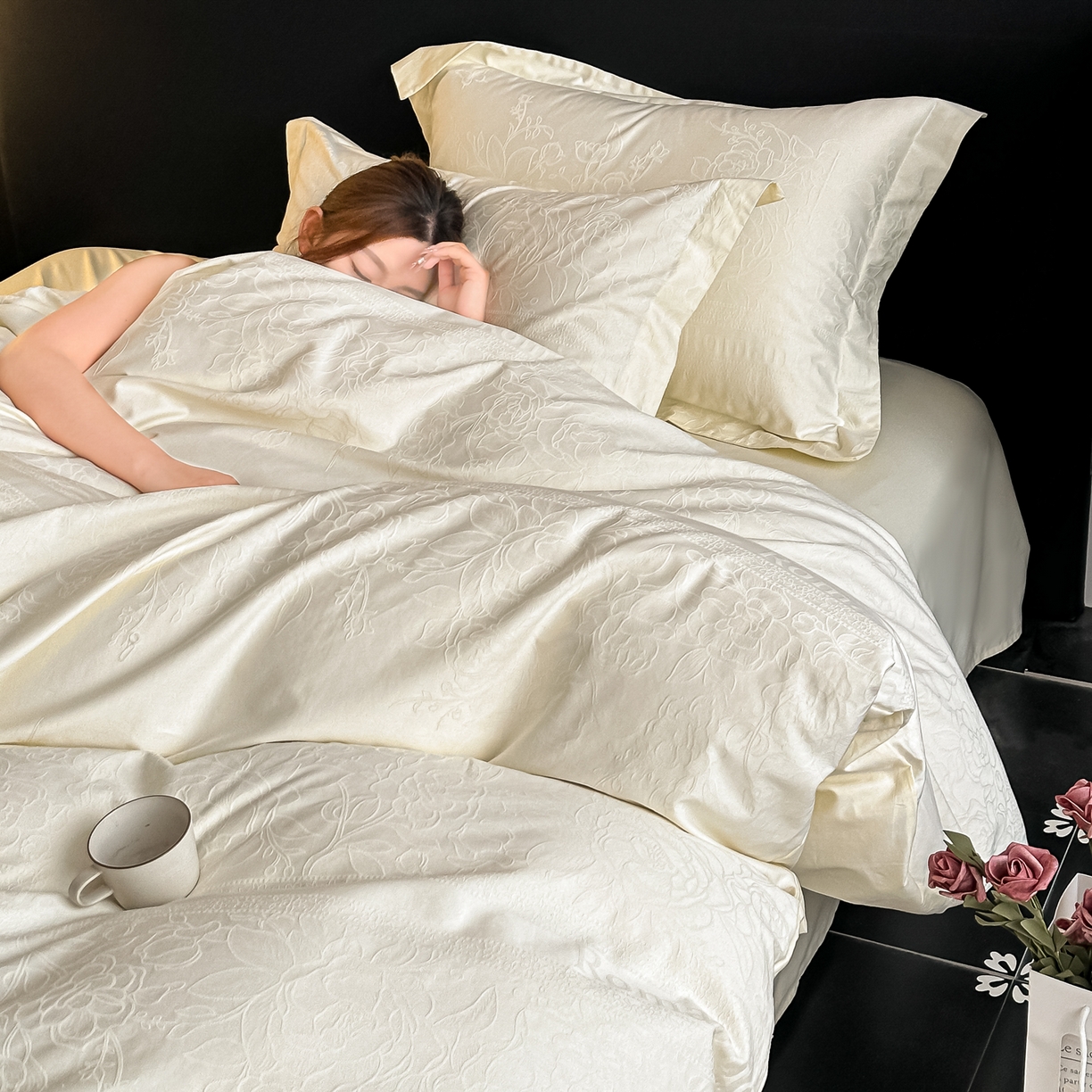 91家纺网 家纺一手货源 找家纺 宅家居 2026新款轻奢A类60支立体浮雕长绒棉纯棉提花贡缎全棉四件套光泽绸缎感三件套 恋曲花语-米白
