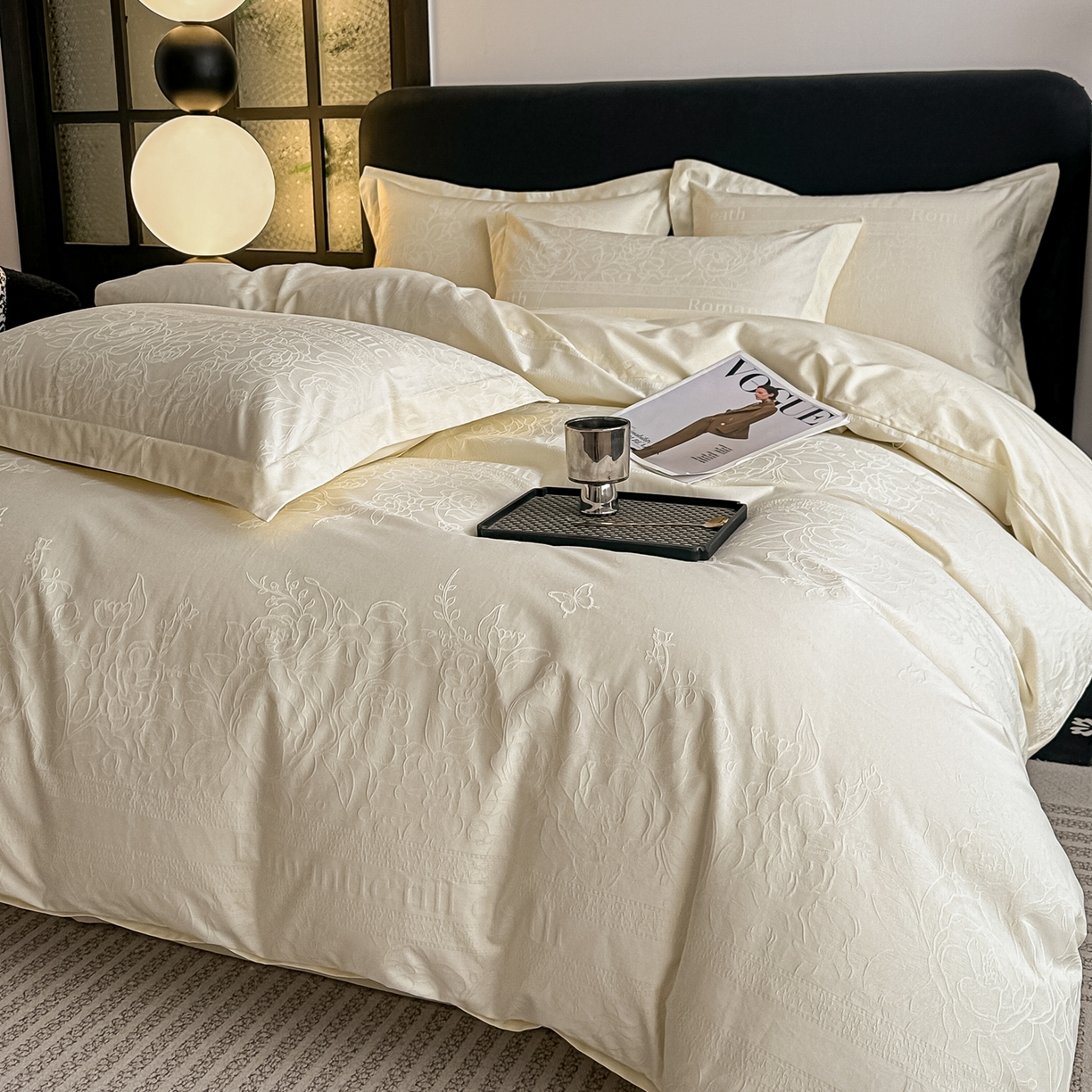 91家纺网 家纺一手货源 找家纺 宅家居 2026新款轻奢A类60支立体浮雕长绒棉纯棉提花贡缎全棉四件套光泽绸缎感三件套 恋曲花语-米白