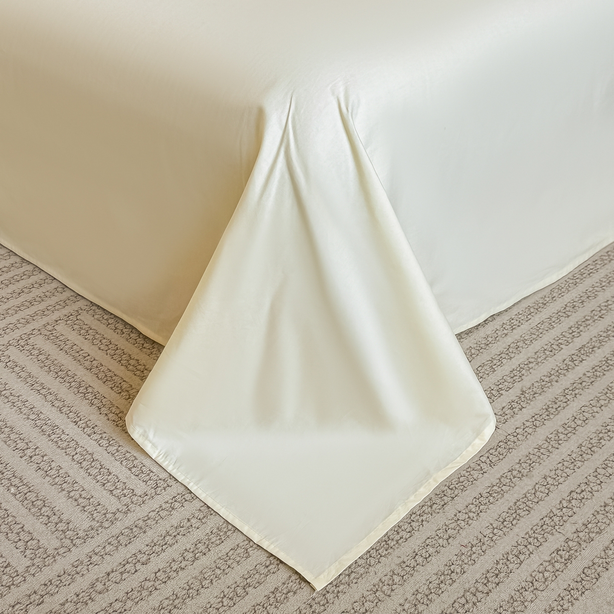 91家纺网 家纺一手货源 找家纺 宅家居 2026新款轻奢A类60支立体浮雕长绒棉纯棉提花贡缎全棉四件套光泽绸缎感三件套 恋曲花语-米白