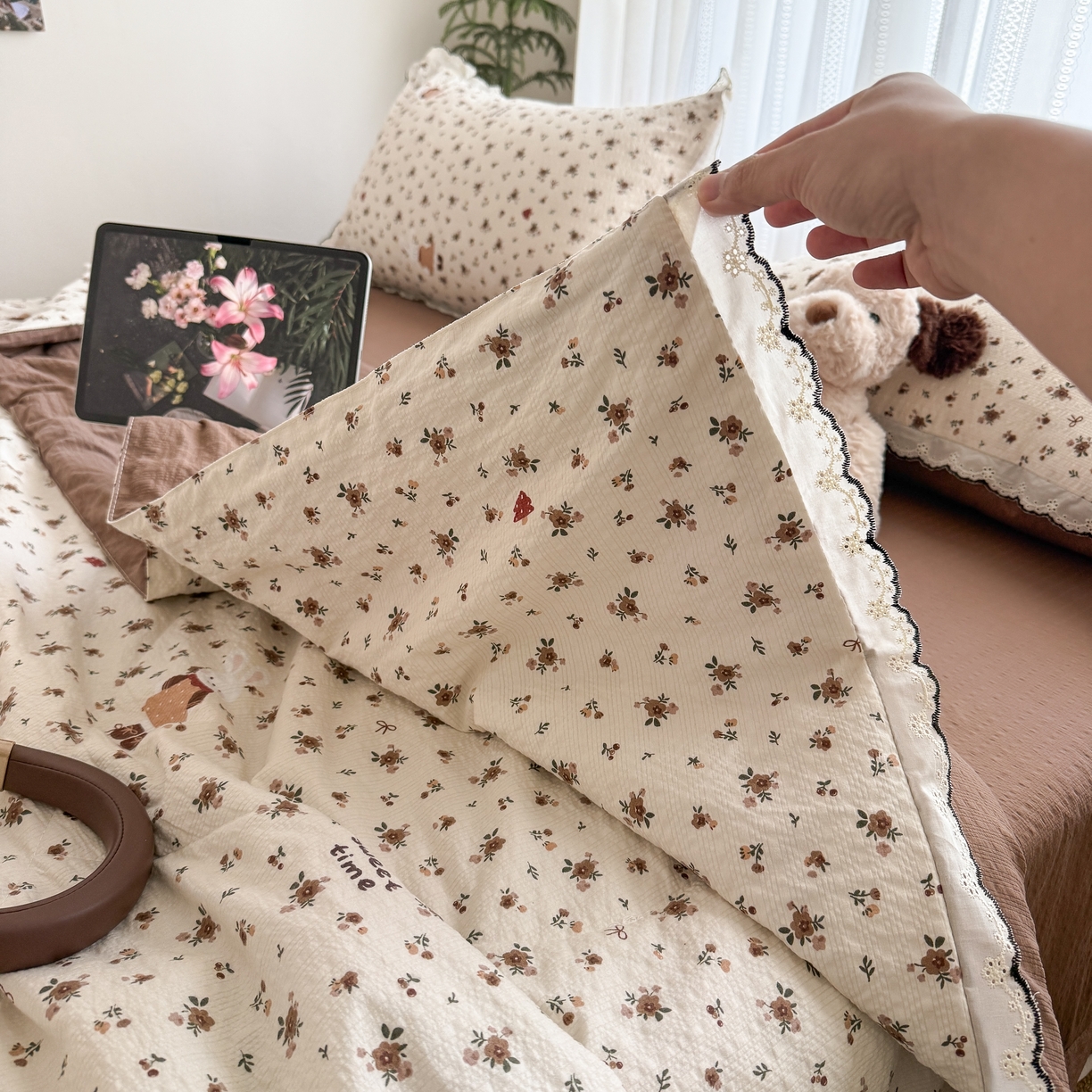 91家纺网 家纺一手货源 找家纺 欧尚 2026新款蕾丝花边夏被款四件套 田园兔