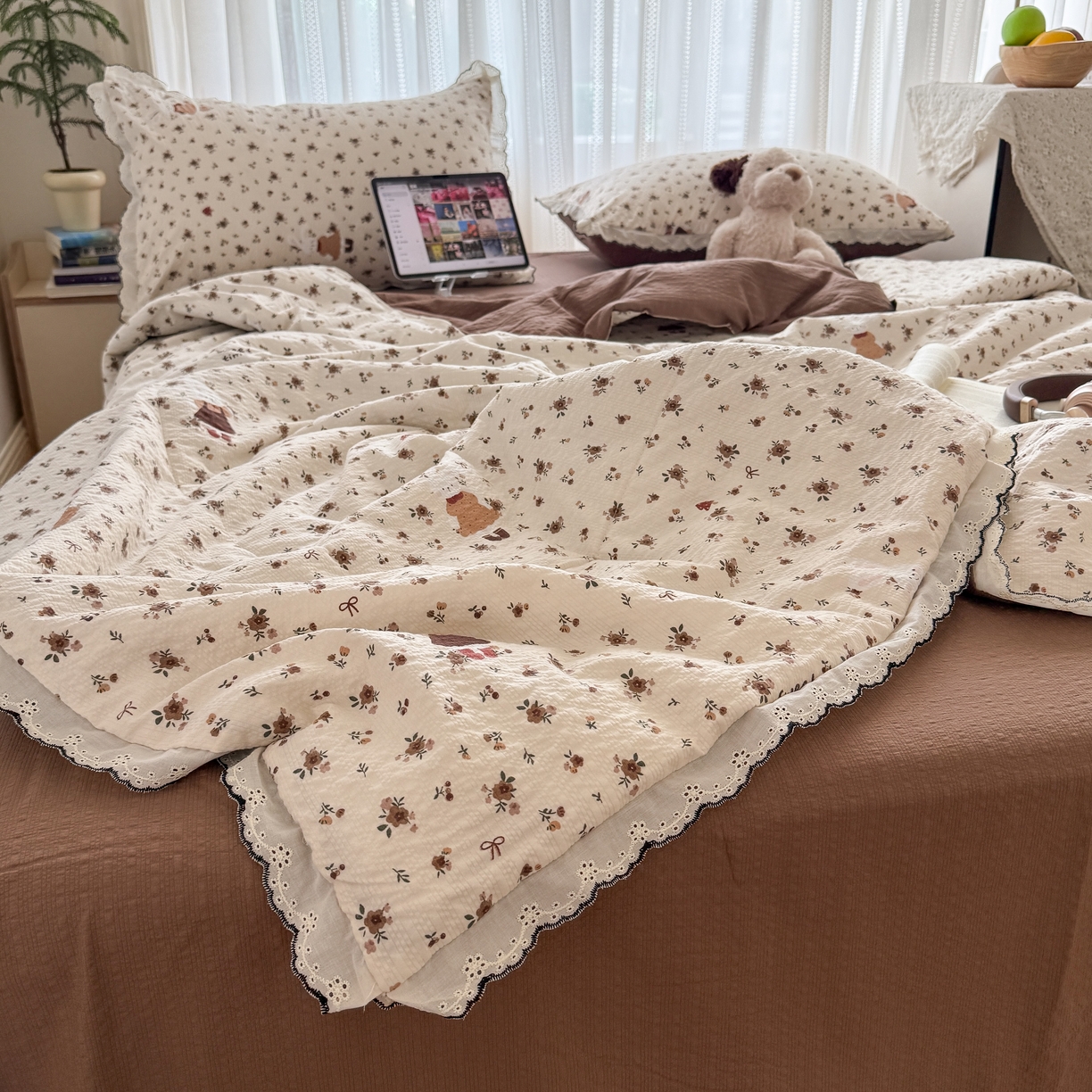 91家纺网 家纺一手货源 找家纺 欧尚 2026新款蕾丝花边夏被款四件套 田园兔