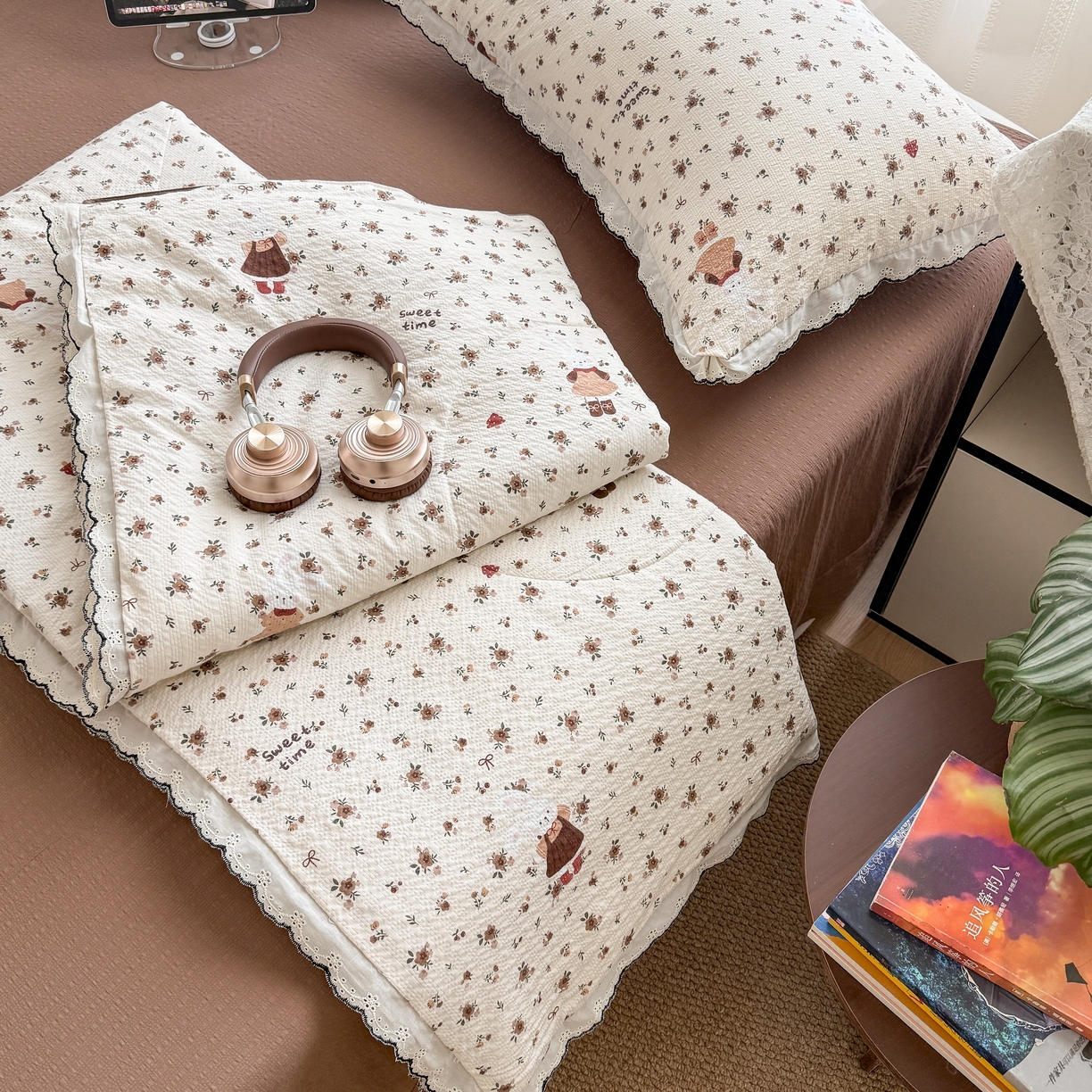 91家纺网 家纺一手货源 找家纺 欧尚 2026新款蕾丝花边夏被款四件套 田园兔