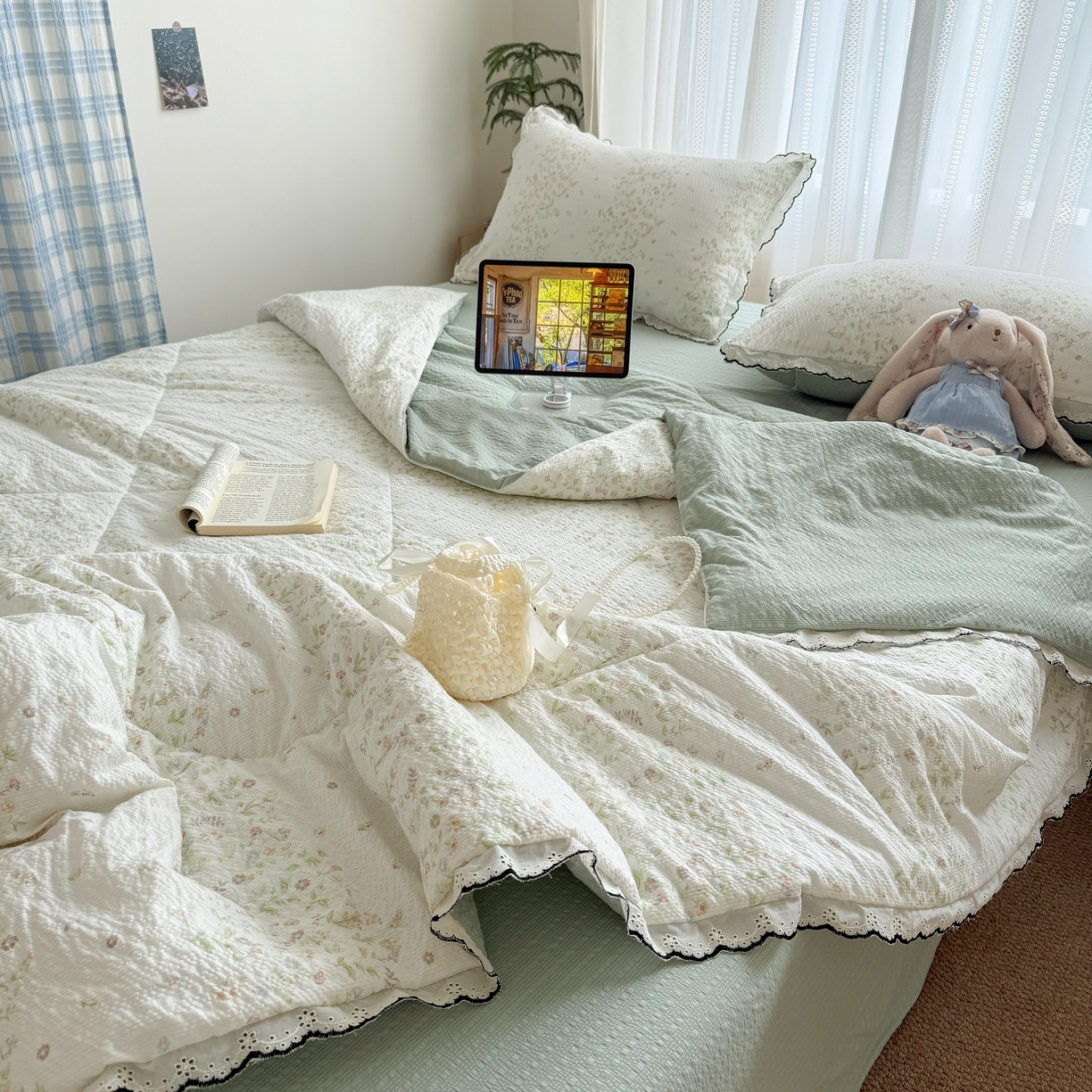 91家纺网 家纺一手货源 找家纺 欧尚 2026新款蕾丝花边夏被款四件套 绿意