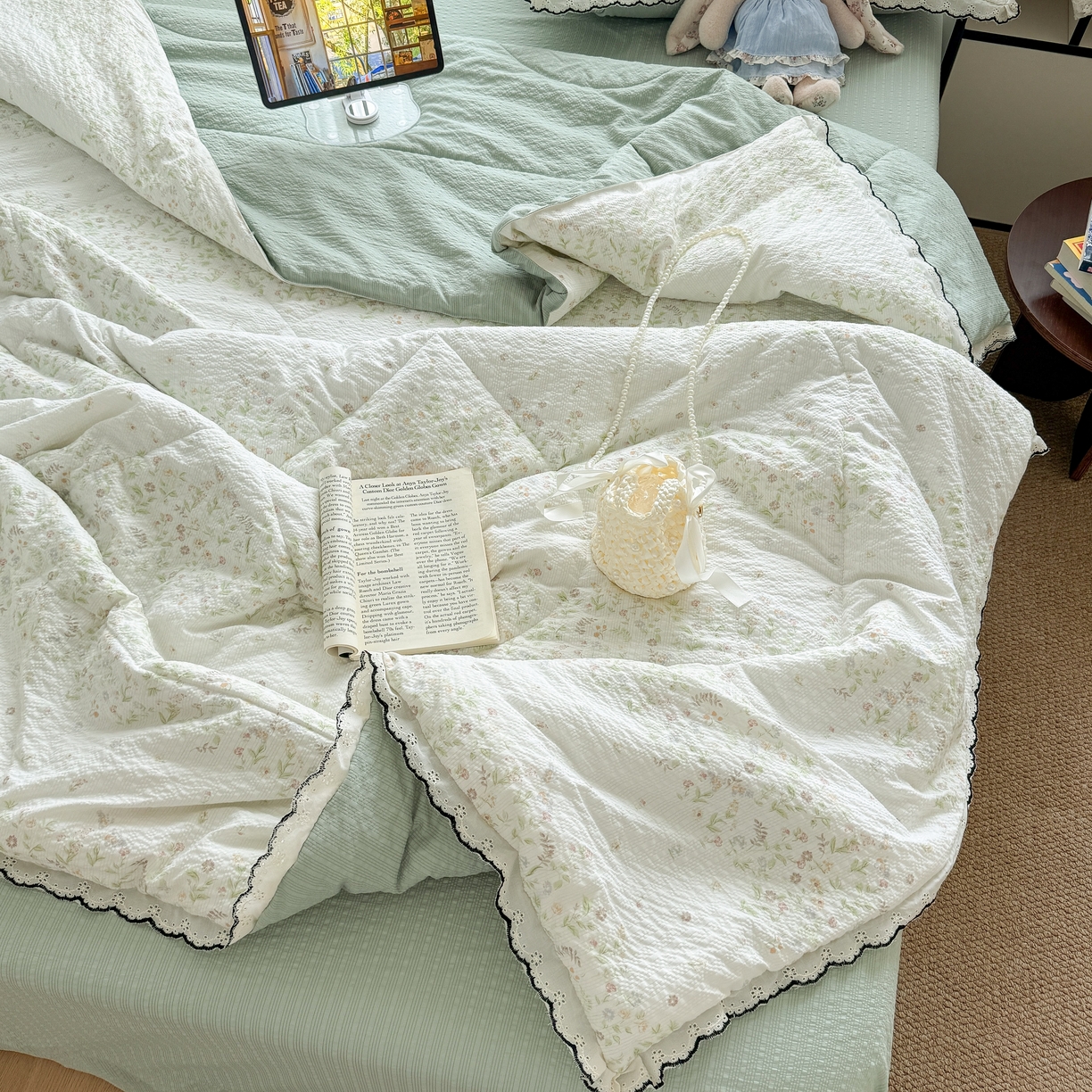 91家纺网 家纺一手货源 找家纺 欧尚 2026新款蕾丝花边夏被款四件套 绿意