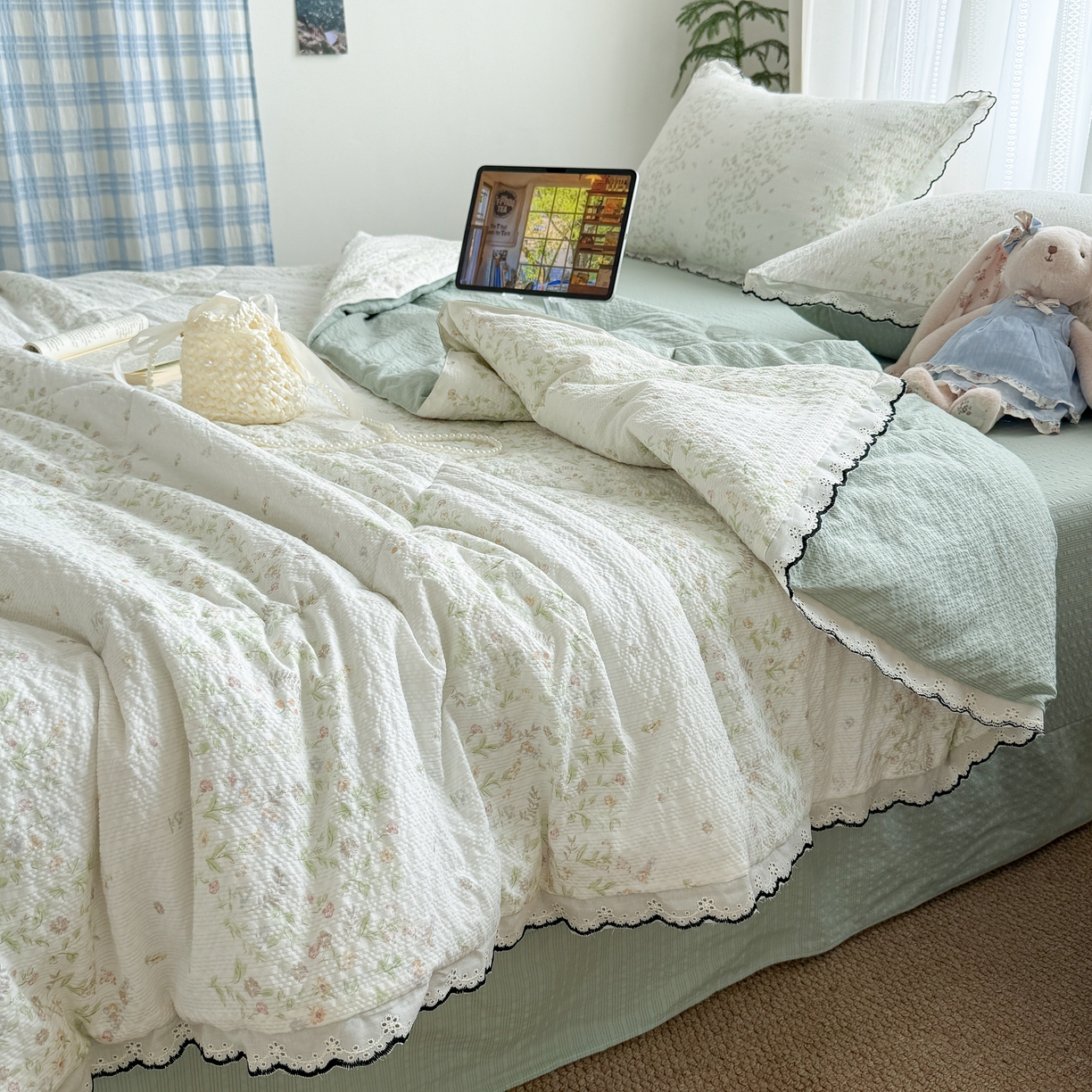 91家纺网 家纺一手货源 找家纺 欧尚 2026新款蕾丝花边夏被款四件套 绿意