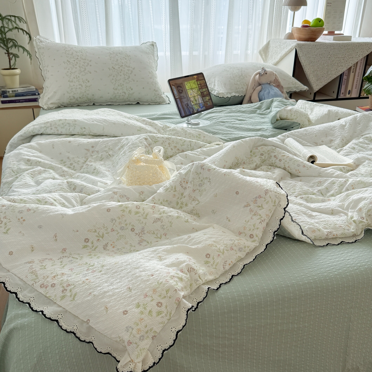 91家纺网 家纺一手货源 找家纺 欧尚 2026新款蕾丝花边夏被款四件套 绿意