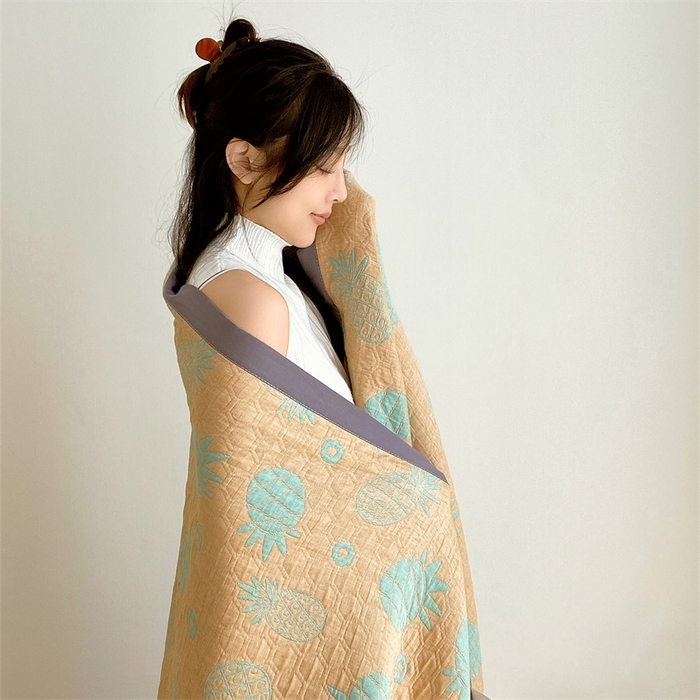 91家纺网 家纺一手货源 找家纺 兄弟坊 2026新款A类全棉三层纱多功能毛巾被夏被夏凉被（盖毯床单夏被） 菠萝气泡-黄