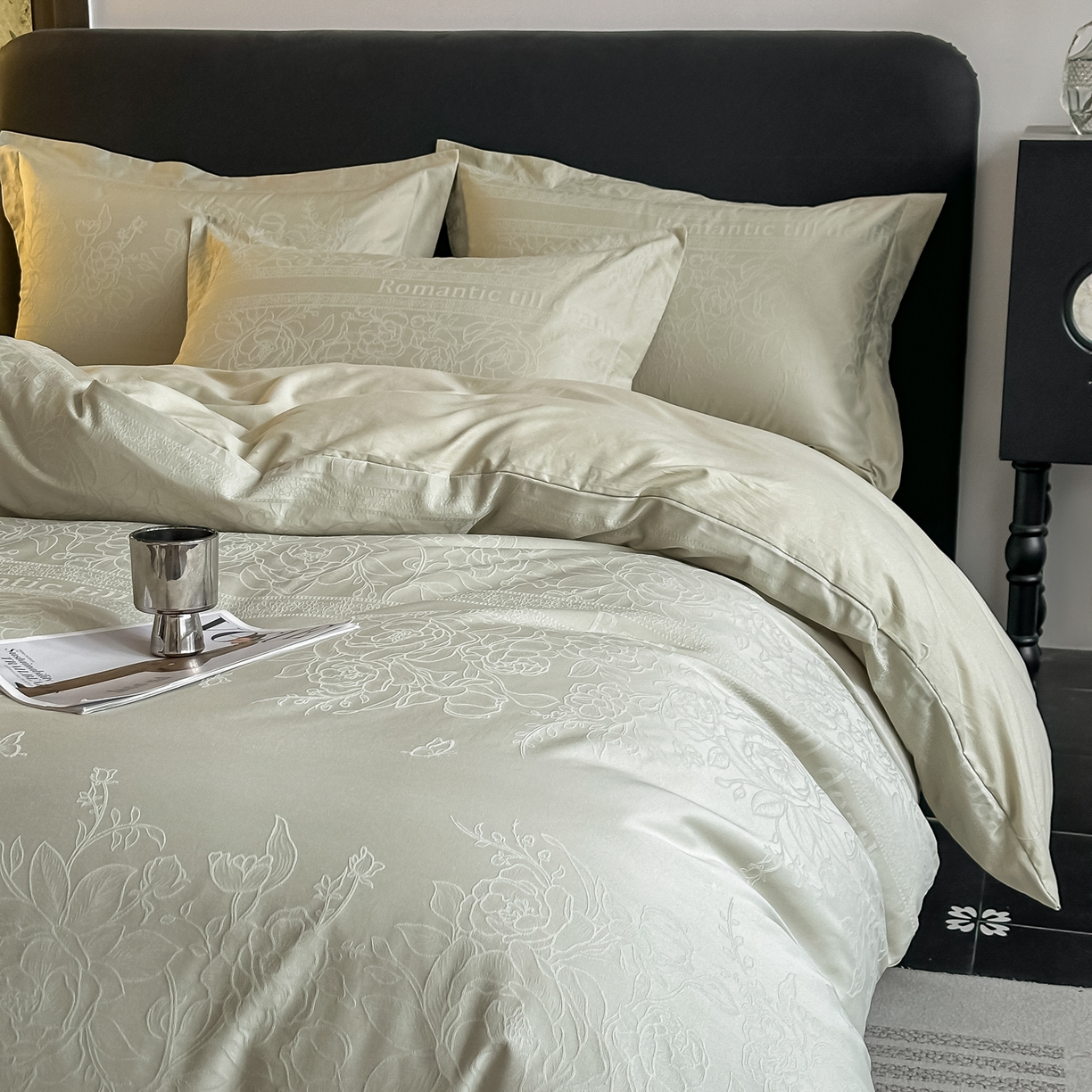 91家纺网 家纺一手货源 找家纺 宅家居 2026新款轻奢A类60支立体浮雕长绒棉纯棉提花贡缎全棉四件套光泽绸缎感三件套 恋曲花语-香槟绿