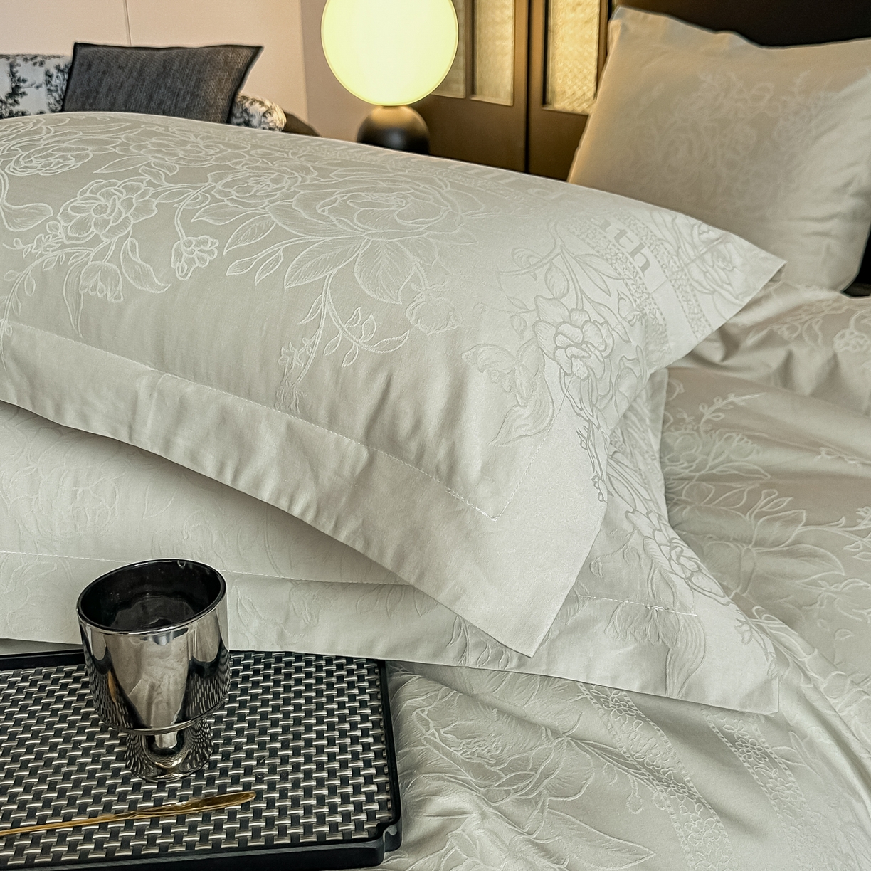 91家纺网 家纺一手货源 找家纺 宅家居 2026新款轻奢A类60支立体浮雕长绒棉纯棉提花贡缎全棉四件套光泽绸缎感三件套 恋曲花语-香槟绿