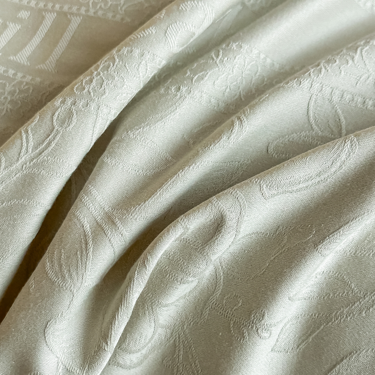 91家纺网 家纺一手货源 找家纺 宅家居 2026新款轻奢A类60支立体浮雕长绒棉纯棉提花贡缎全棉四件套光泽绸缎感三件套 恋曲花语-香槟绿