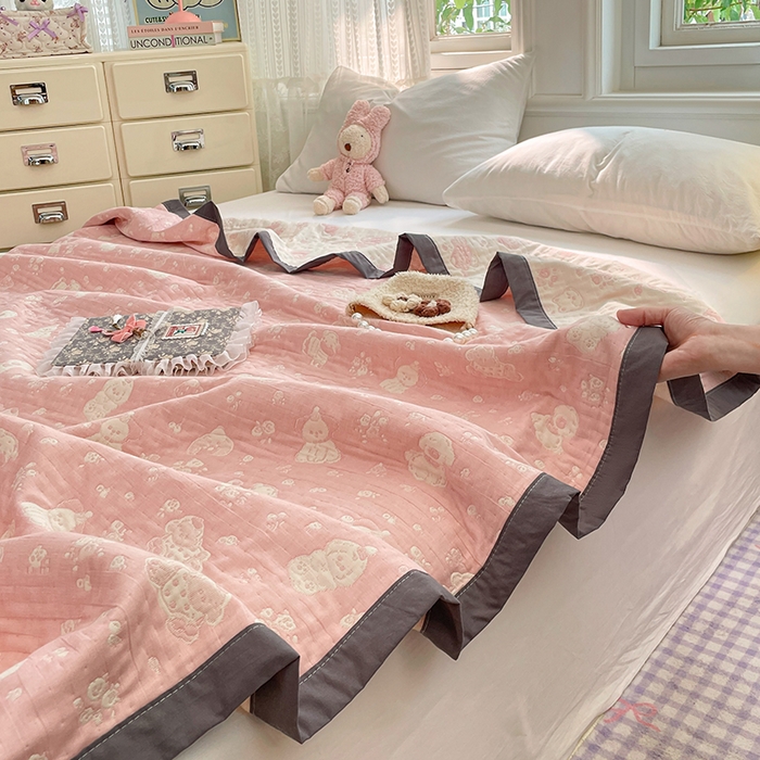 91家纺网 家纺一手货源 找家纺 兄弟坊 2026新款A类全棉三层纱多功能毛巾被夏被夏凉被（盖毯床单夏被） 萌宠小狗-粉