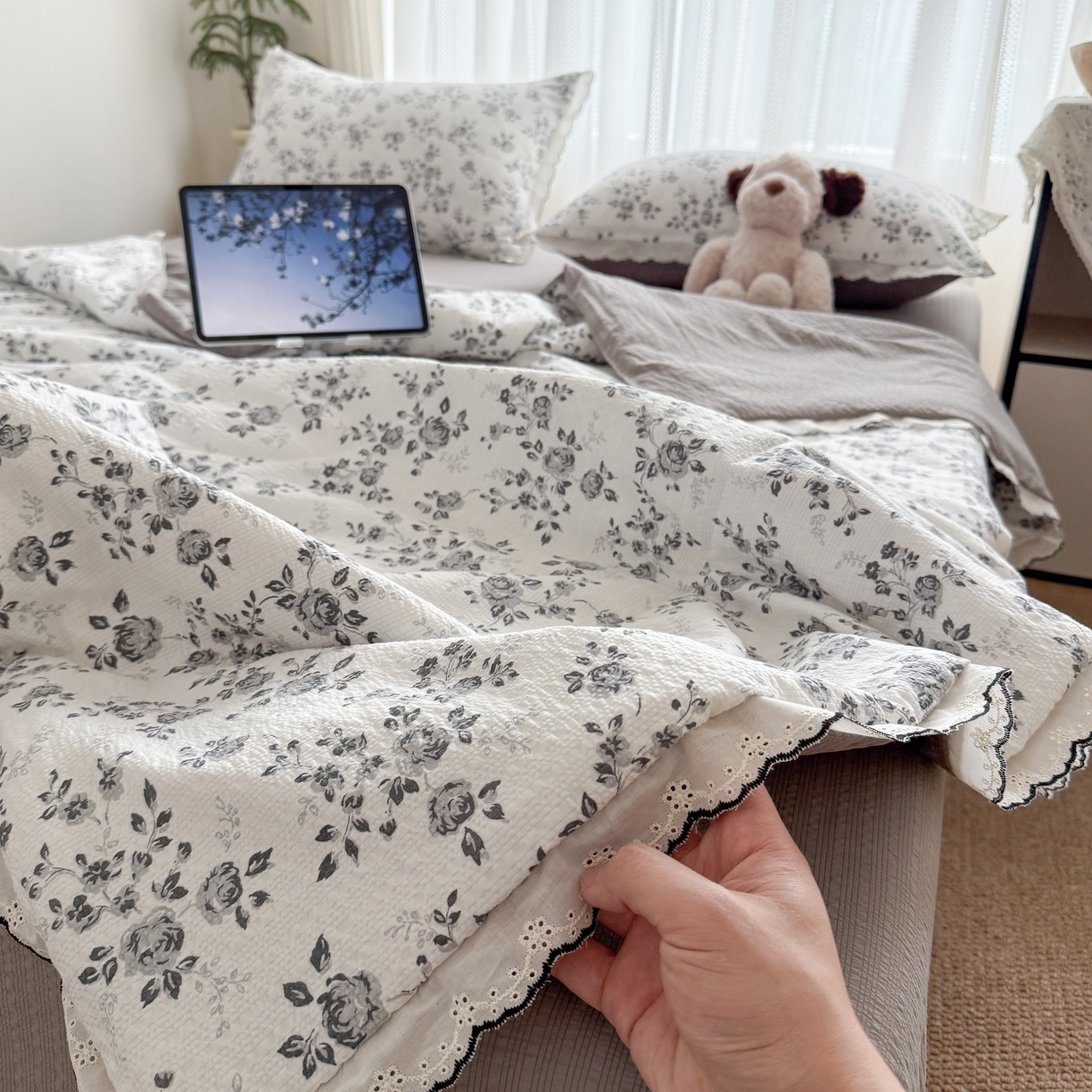 91家纺网 家纺一手货源 找家纺 欧尚 2026新款蕾丝花边夏被款四件套 只闻花香