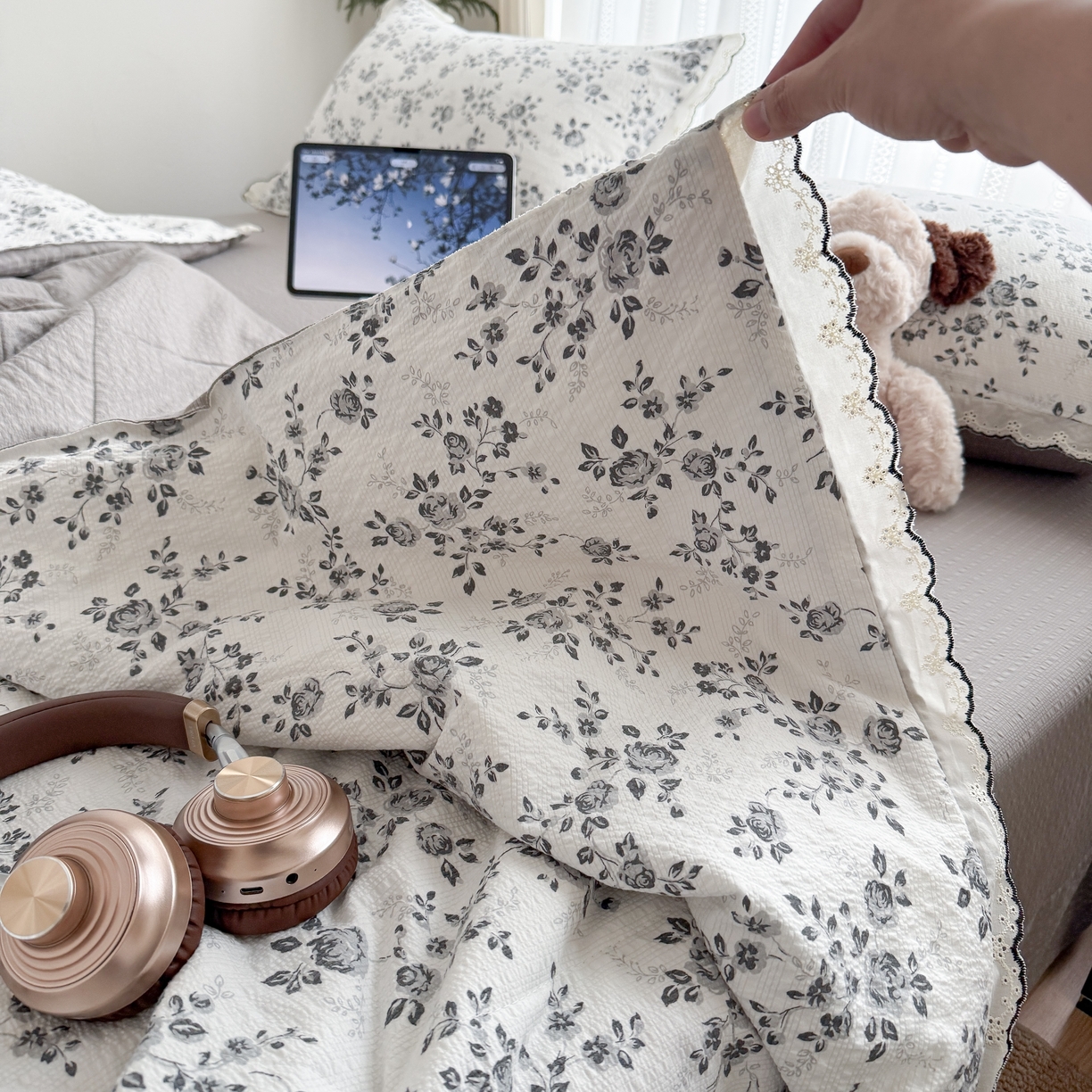 91家纺网 家纺一手货源 找家纺 欧尚 2026新款蕾丝花边夏被款四件套 只闻花香