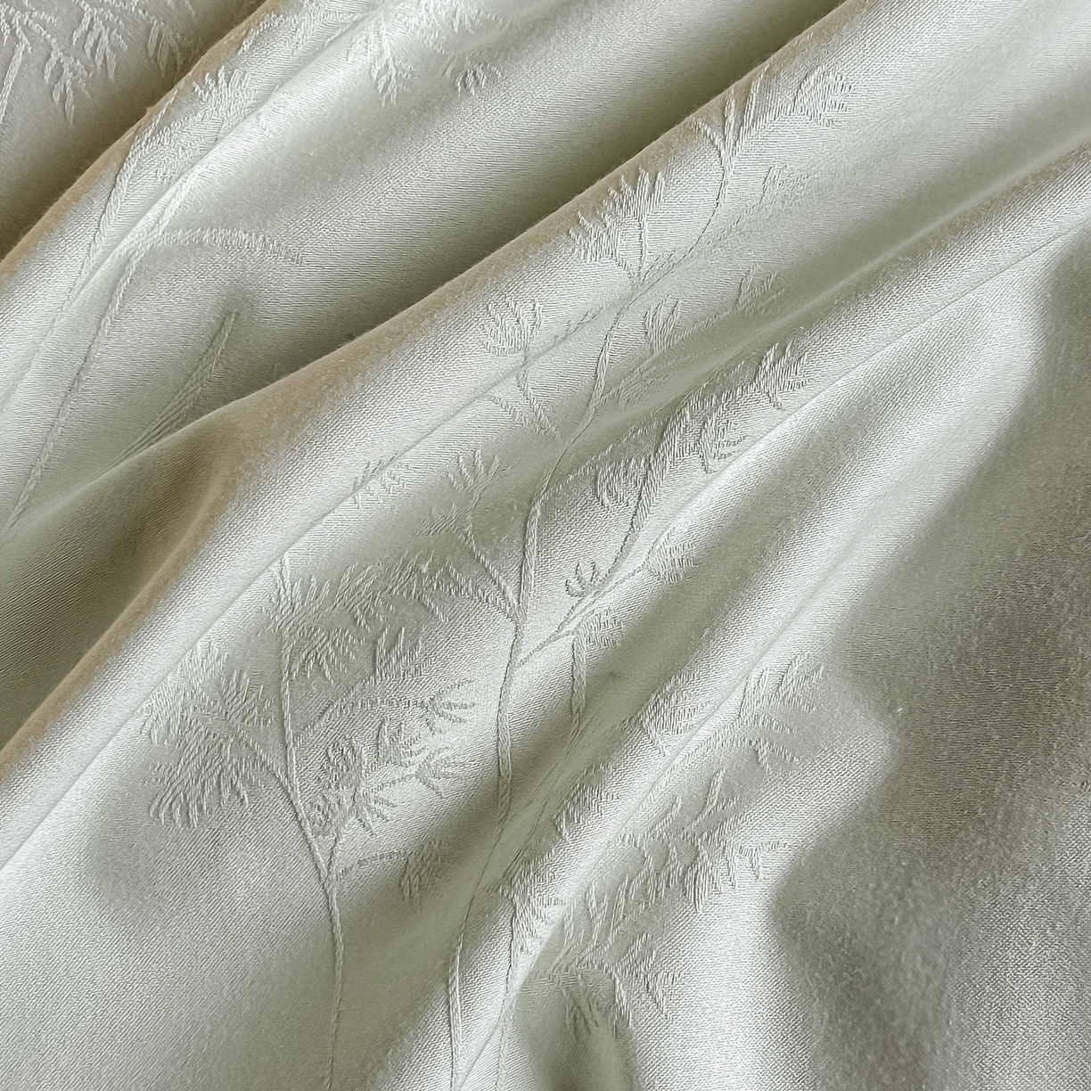 91家纺网 家纺一手货源 找家纺 宅家居 2026新款轻奢A类60支立体浮雕长绒棉纯棉提花贡缎全棉四件套光泽绸缎感三件套 清风颂雅-浅绿