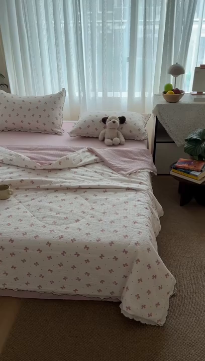 91家纺网 家纺一手货源 找家纺 欧尚 2026新款蕾丝花边夏被款四件套 粉色蝴蝶结