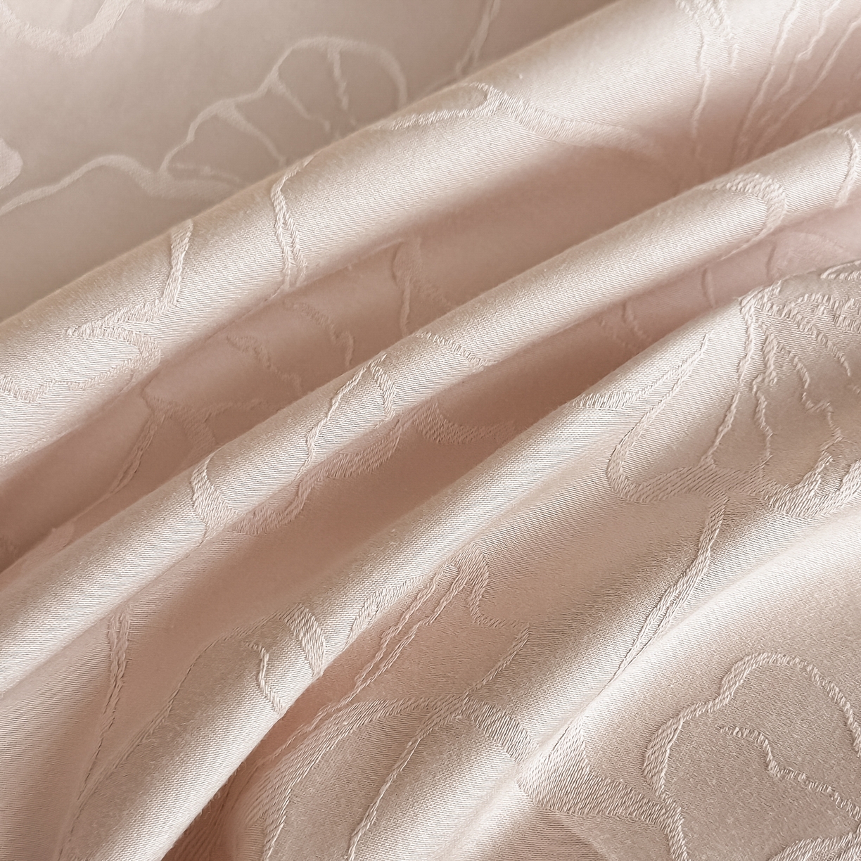 91家纺网 家纺一手货源 找家纺 宅家居 2026新款轻奢A类60支立体浮雕长绒棉纯棉提花贡缎全棉四件套光泽绸缎感三件套 山涧雾-卡其粉