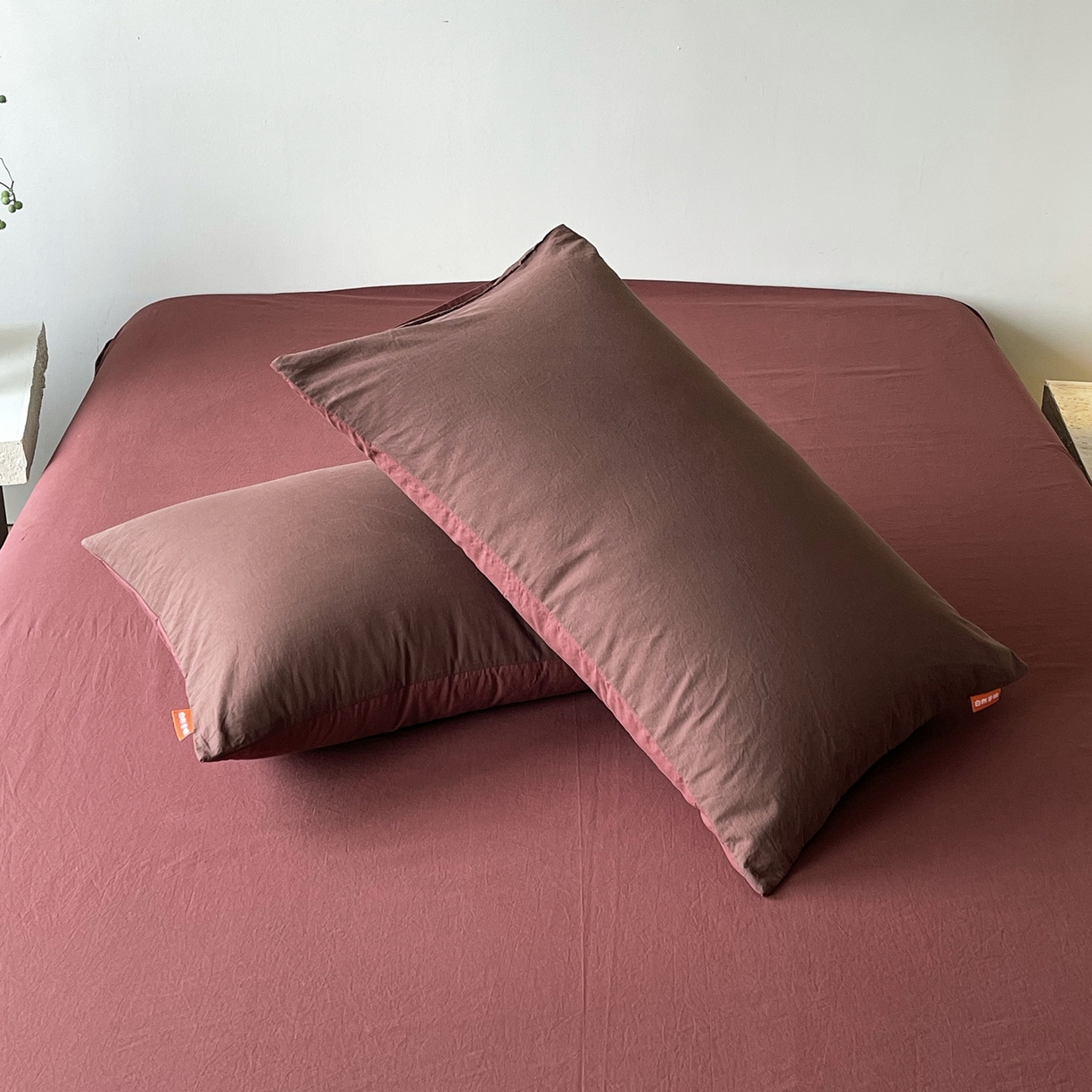 91家纺网 家纺一手货源 找家纺 春皖家纺 2026春夏新款双拼全棉水洗棉单枕套枕套单件单品枕套 慕斯棕-可可红