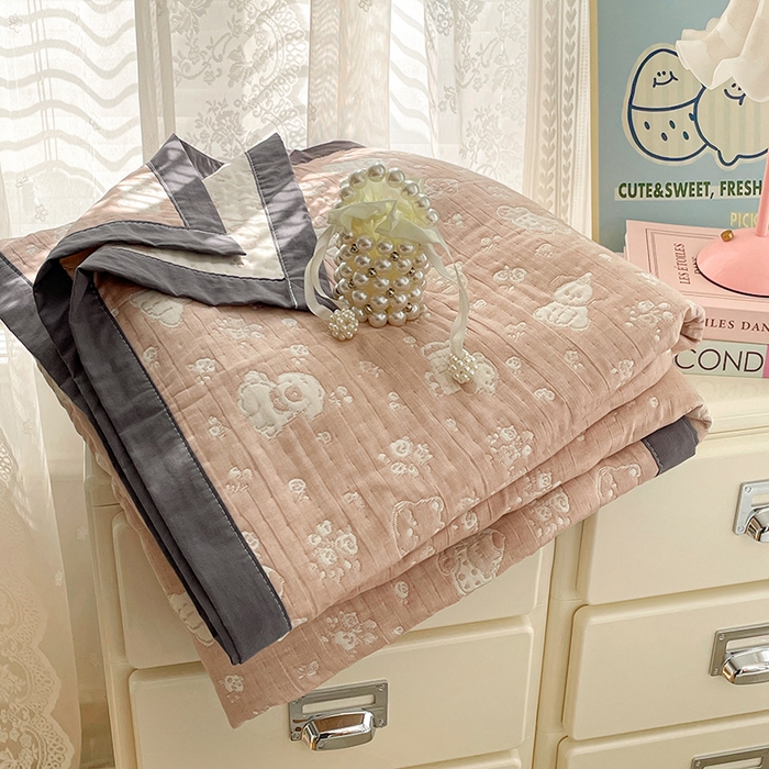 91家纺网 家纺一手货源 找家纺 兄弟坊 2026新款A类全棉三层纱多功能毛巾被夏被夏凉被（盖毯床单夏被） 萌宠小狗-咖