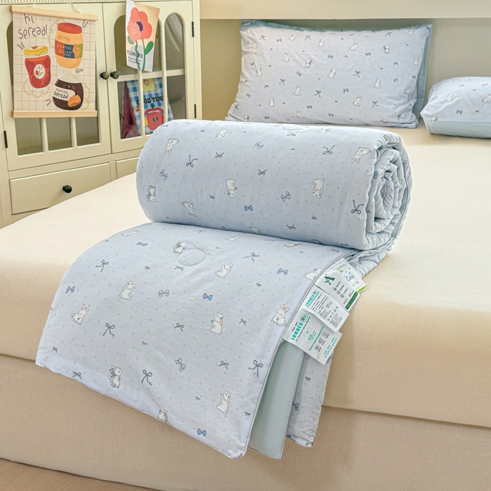 91家纺网 家纺一手货源 找家纺 漫仙阁家纺 2026新款空调被保暖透气抗菌夏被子被芯 软萌兔