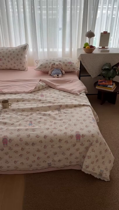 91家纺网 家纺一手货源 找家纺 欧尚 2026新款蕾丝花边夏被款四件套 花丛萌兔