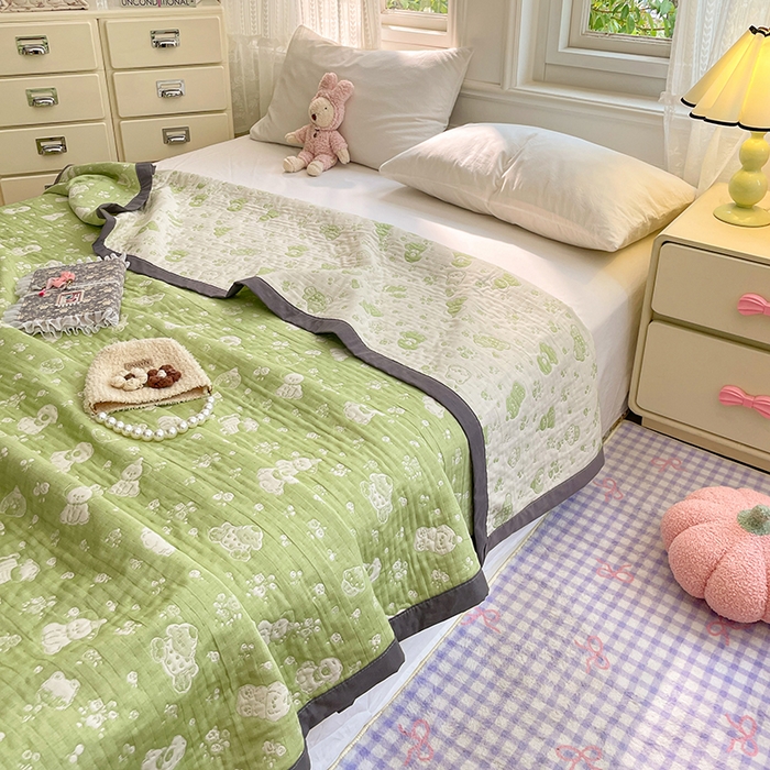 91家纺网 家纺一手货源 找家纺 兄弟坊 2026新款A类全棉三层纱多功能毛巾被夏被夏凉被（盖毯床单夏被） 萌宠小狗-绿