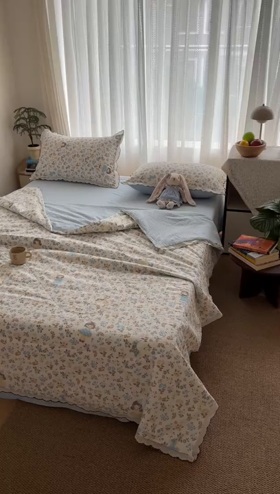 91家纺网 家纺一手货源 找家纺 欧尚 2026新款蕾丝花边夏被款四件套 花镜人偶黄