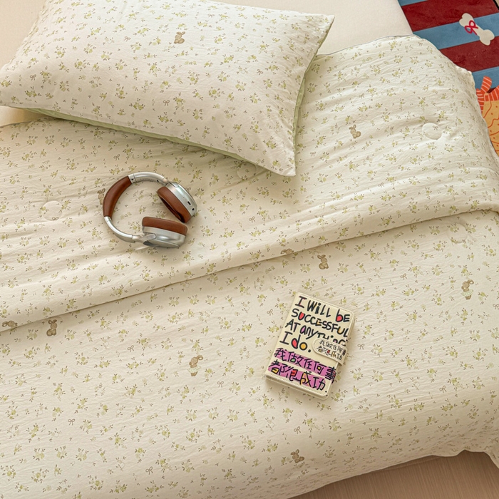 91家纺网 家纺一手货源 找家纺 漫仙阁家纺 2026新款空调被保暖透气抗菌夏被子被芯 叶初开