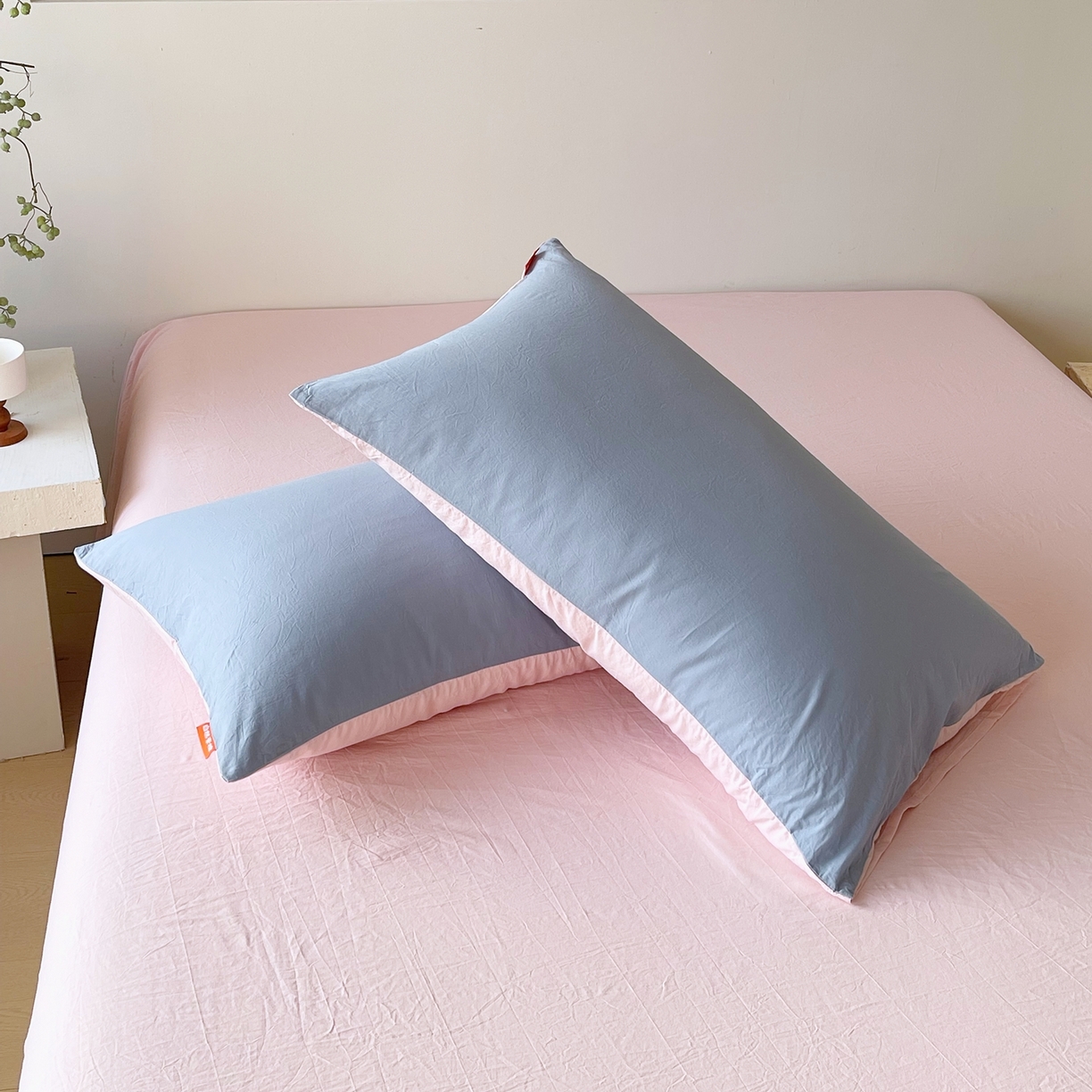 91家纺网 家纺一手货源 找家纺 春皖家纺 2026春夏新款双拼全棉水洗棉单枕套枕套单件单品枕套 浅蓝-樱花粉