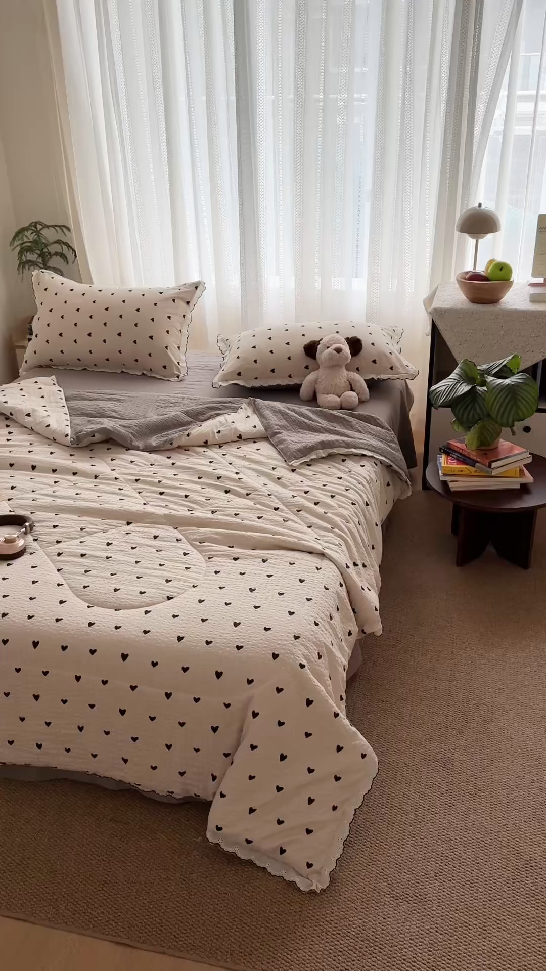 91家纺网 家纺一手货源 找家纺 欧尚 2026新款蕾丝花边夏被款四件套 咖爱心