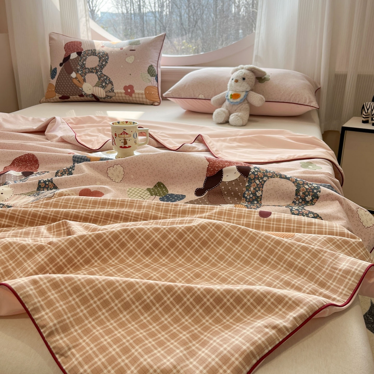 91家纺网 家纺一手货源 找家纺 羚羊语家纺 2026新款全棉印花仿锦氨凉感丝夏被100纯棉空调被卡通两用多功能被子被芯小冰皮冰淇淋夏凉被 苏西的兔子