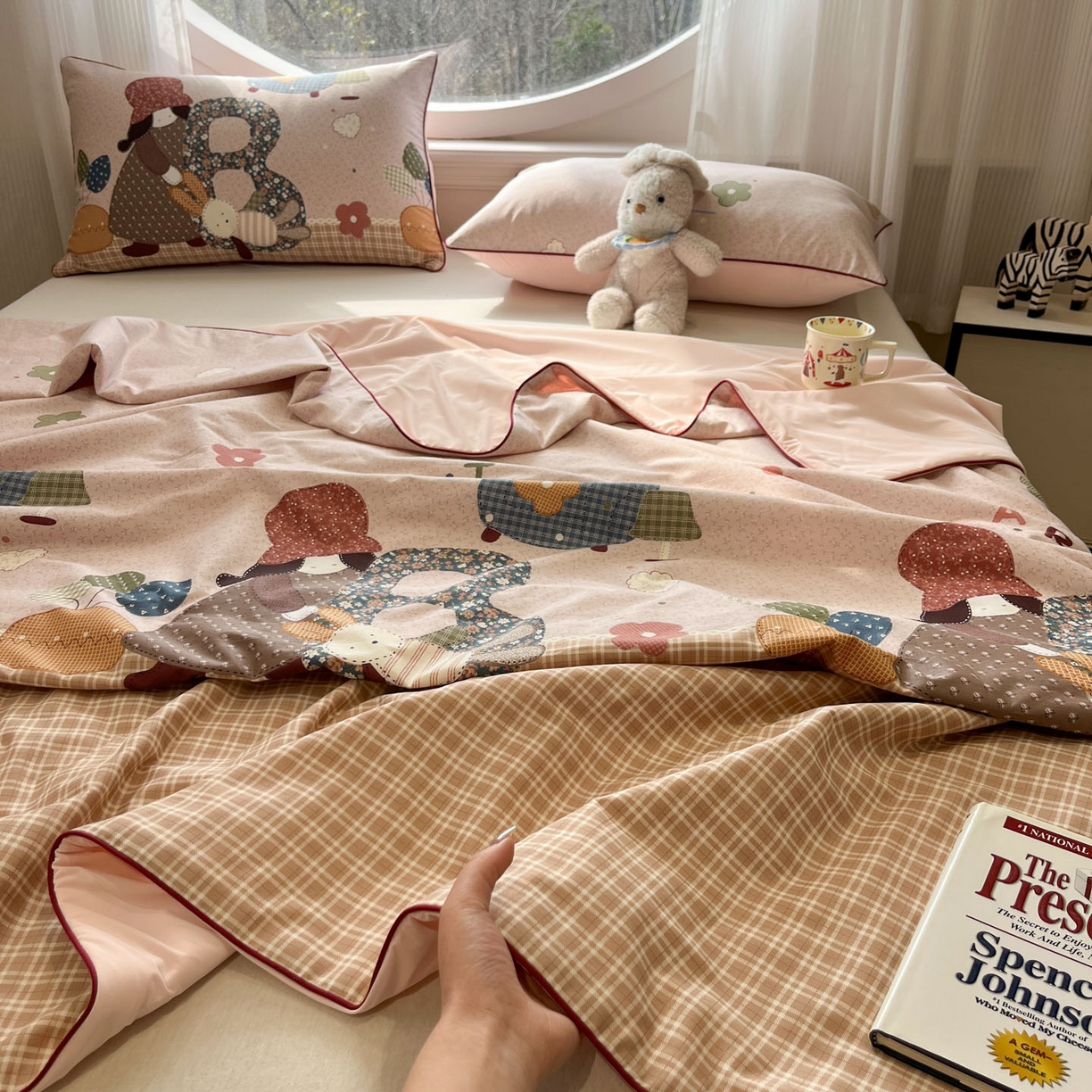 91家纺网 家纺一手货源 找家纺 羚羊语家纺 2026新款全棉印花仿锦氨凉感丝夏被100纯棉空调被卡通两用多功能被子被芯小冰皮冰淇淋夏凉被 苏西的兔子