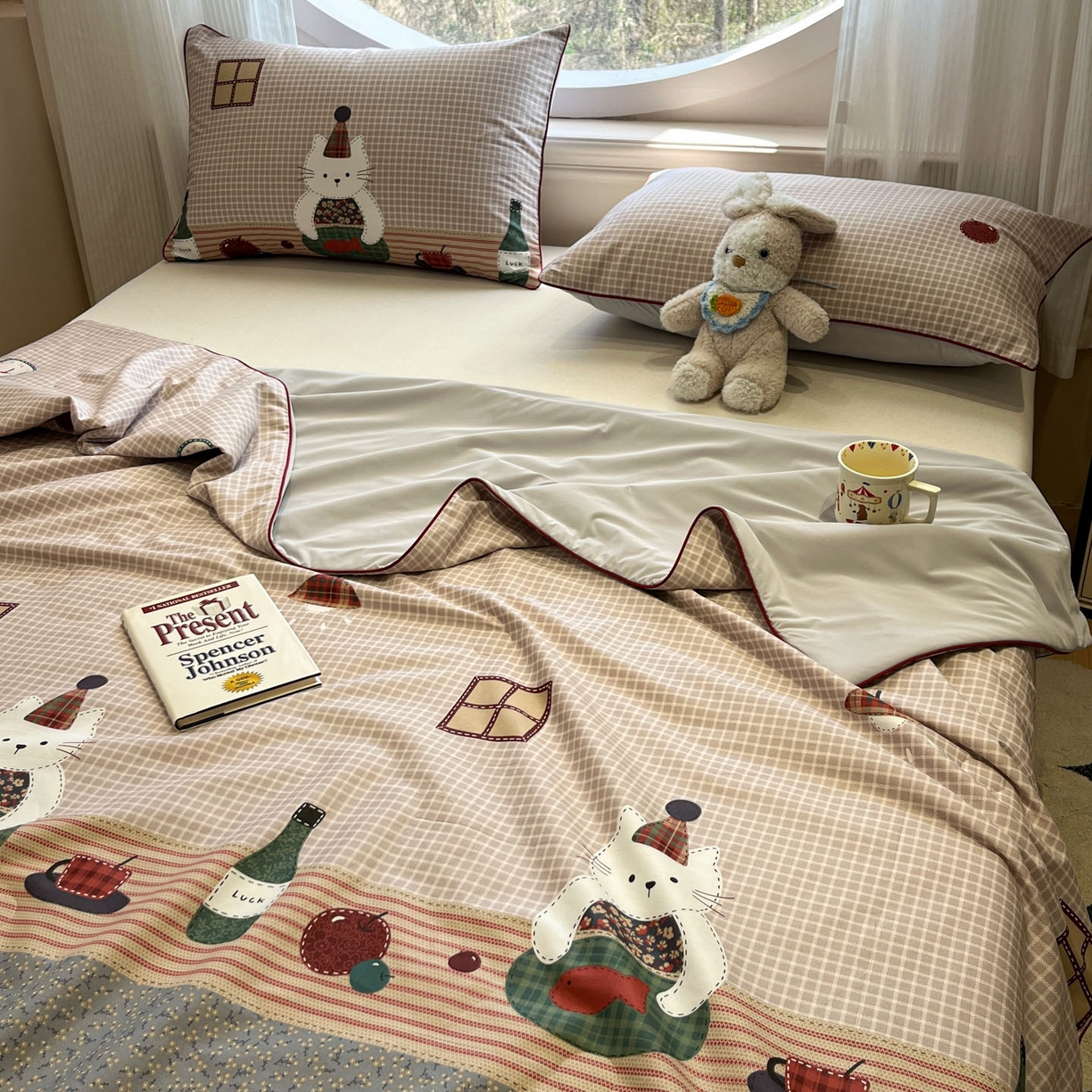 91家纺网 家纺一手货源 找家纺 羚羊语家纺 2026新款全棉印花仿锦氨凉感丝夏被100纯棉空调被卡通两用多功能被子被芯小冰皮冰淇淋夏凉被 奶芙猫