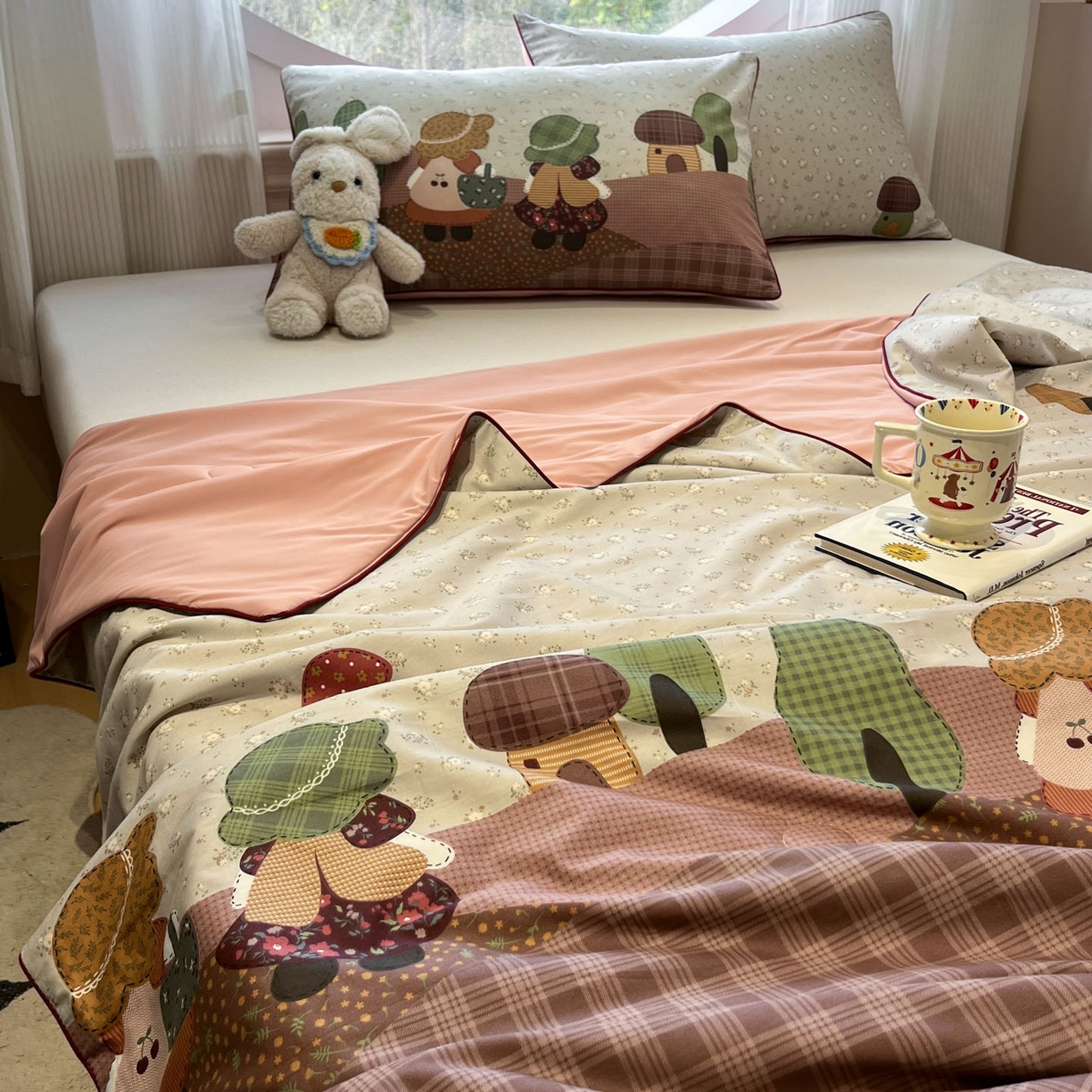 91家纺网 家纺一手货源 找家纺 羚羊语家纺 2026新款全棉印花仿锦氨凉感丝夏被100纯棉空调被卡通两用多功能被子被芯小冰皮冰淇淋夏凉被 懒懒树屋