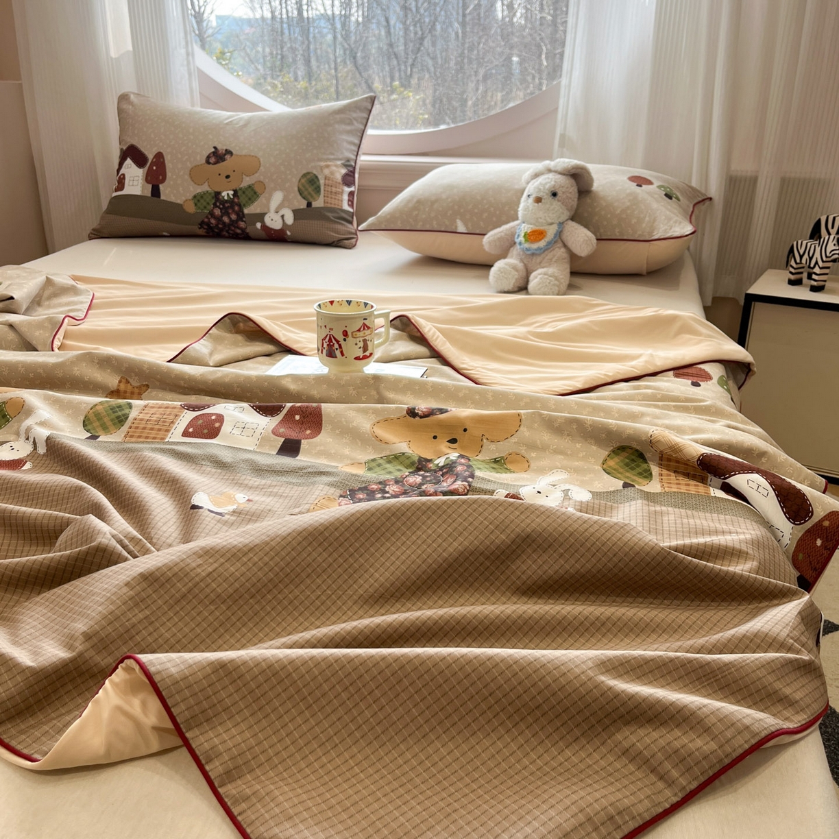 91家纺网 家纺一手货源 找家纺 羚羊语家纺 2026新款全棉印花仿锦氨凉感丝夏被100纯棉空调被卡通两用多功能被子被芯小冰皮冰淇淋夏凉被 艾尔的伙伴