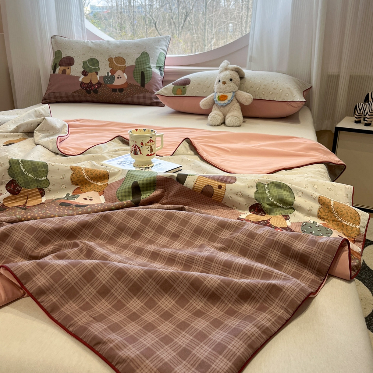 91家纺网 家纺一手货源 找家纺 羚羊语家纺 2026新款全棉印花仿锦氨凉感丝夏被100纯棉空调被卡通两用多功能被子被芯小冰皮冰淇淋夏凉被 懒懒树屋