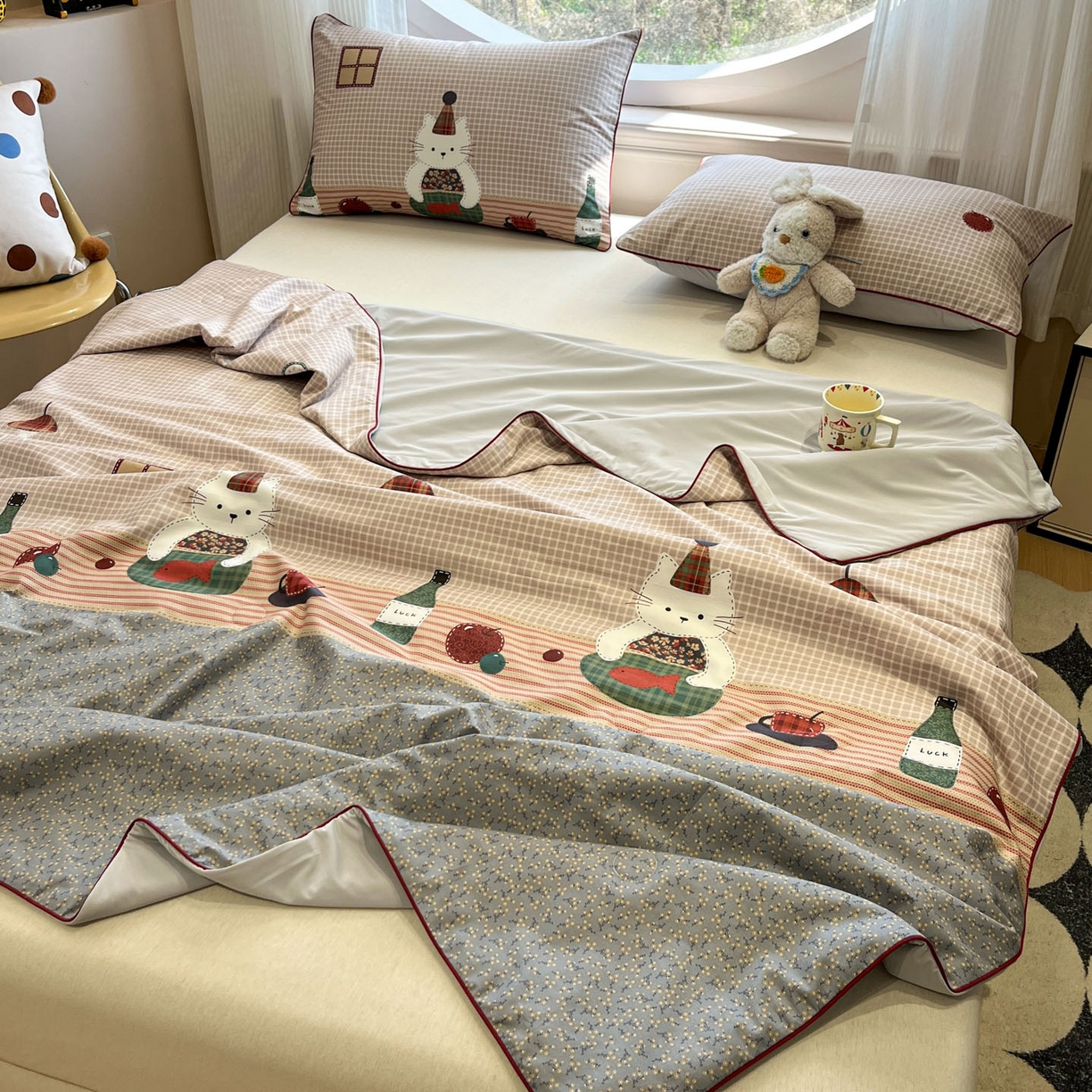 91家纺网 家纺一手货源 找家纺 羚羊语家纺 2026新款全棉印花仿锦氨凉感丝夏被100纯棉空调被卡通两用多功能被子被芯小冰皮冰淇淋夏凉被 奶芙猫