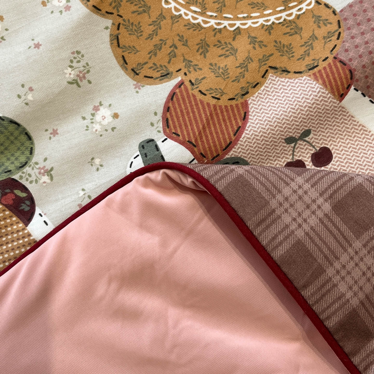 91家纺网 家纺一手货源 找家纺 羚羊语家纺 2026新款全棉印花仿锦氨凉感丝夏被100纯棉空调被卡通两用多功能被子被芯小冰皮冰淇淋夏凉被 懒懒树屋