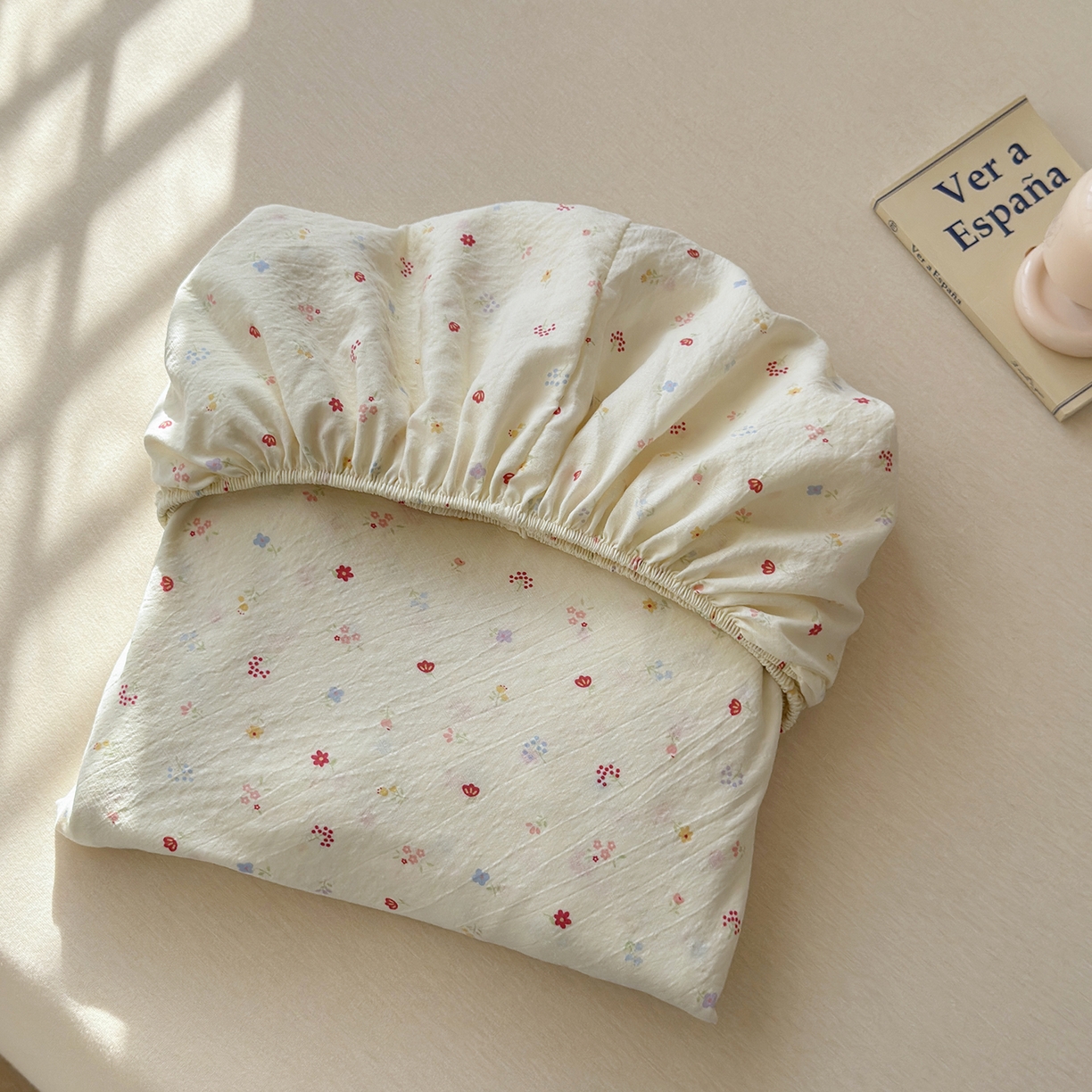 91家纺网 家纺一手货源 找家纺 恋尚羽家纺 2026新款双层纱水洗棉四件套 花香丽影