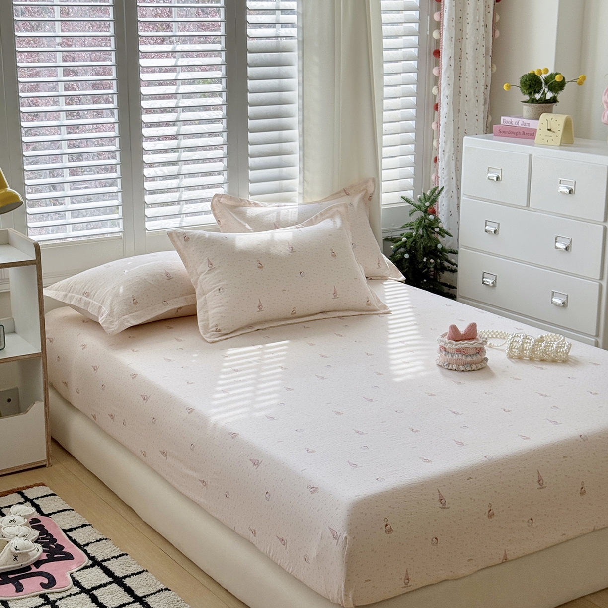 91家纺网 家纺一手货源 找家纺 恋尚羽家纺 2026新款双层纱水洗棉四件套 小矮人