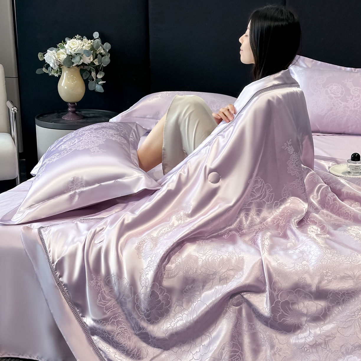 91家纺网 家纺一手货源 找家纺 博纳家纺 2026新款轻奢高端色织定位提花拼角镂空款夏被四件套冰丝凉感夏被四件套繁花魅影 浅紫