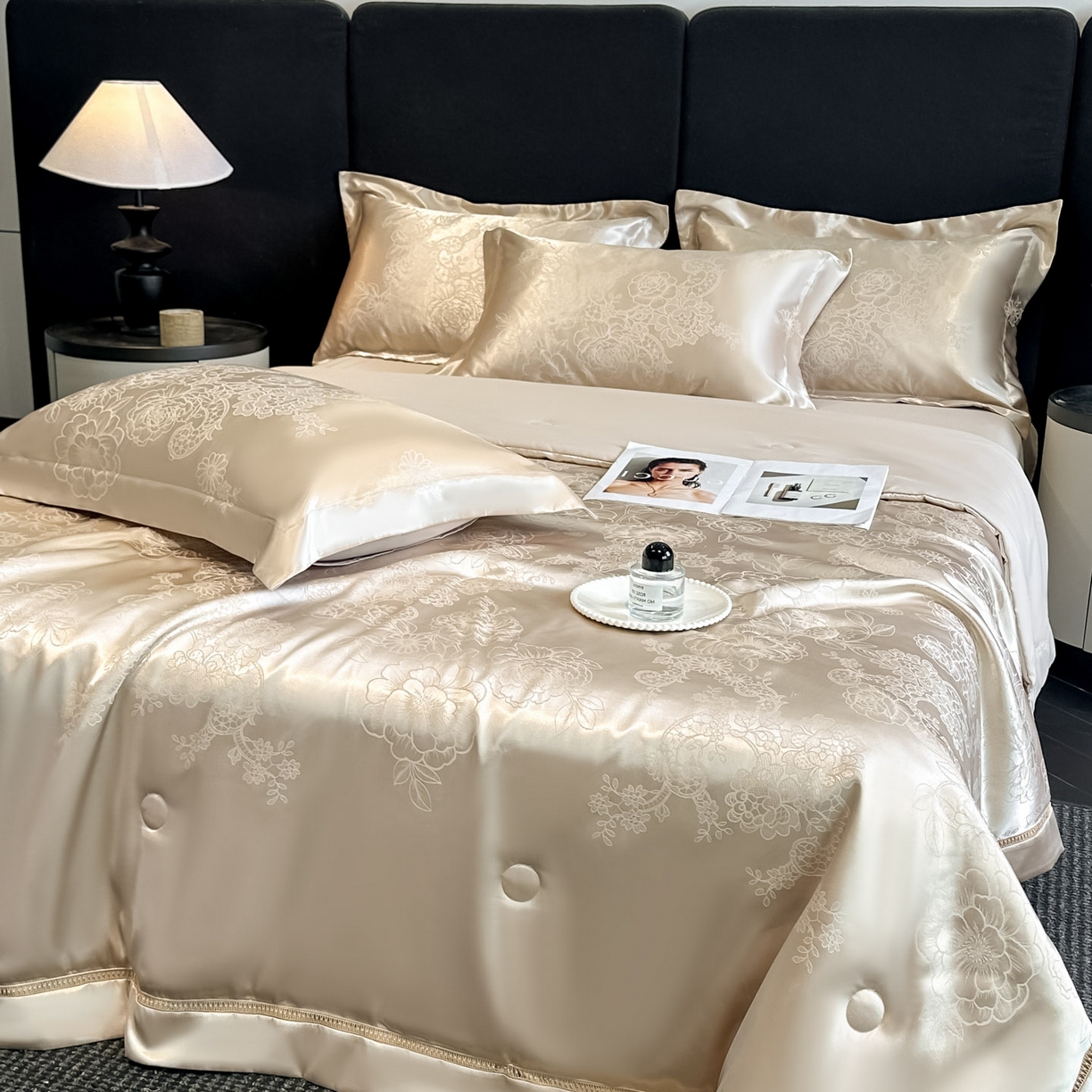 91家纺网 家纺一手货源 找家纺 博纳家纺 2026新款轻奢高端色织定位提花拼角镂空款夏被四件套冰丝凉感夏被四件套繁花魅影 香槟