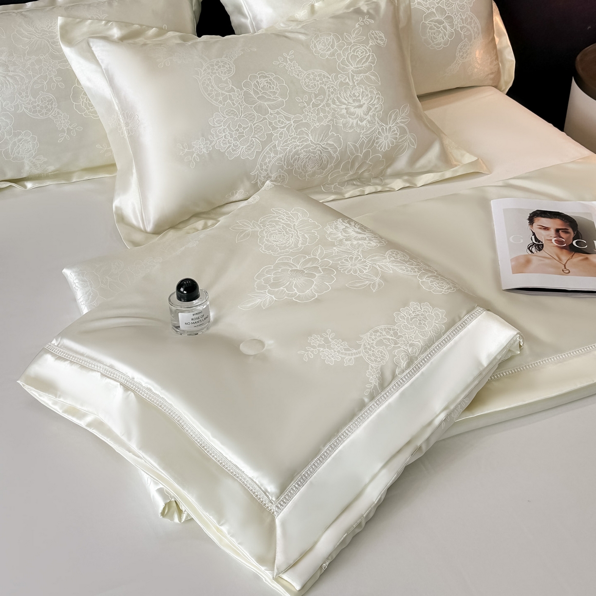 91家纺网 家纺一手货源 找家纺 博纳家纺 2026新款轻奢高端色织定位提花拼角镂空款夏被四件套冰丝凉感夏被四件套繁花魅影 象牙白