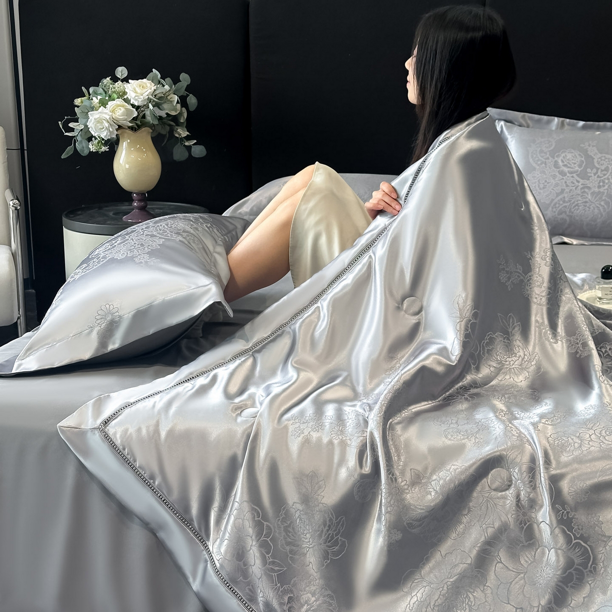 91家纺网 家纺一手货源 找家纺 博纳家纺 2026新款轻奢高端色织定位提花拼角镂空款夏被四件套冰丝凉感夏被四件套繁花魅影 绅士灰