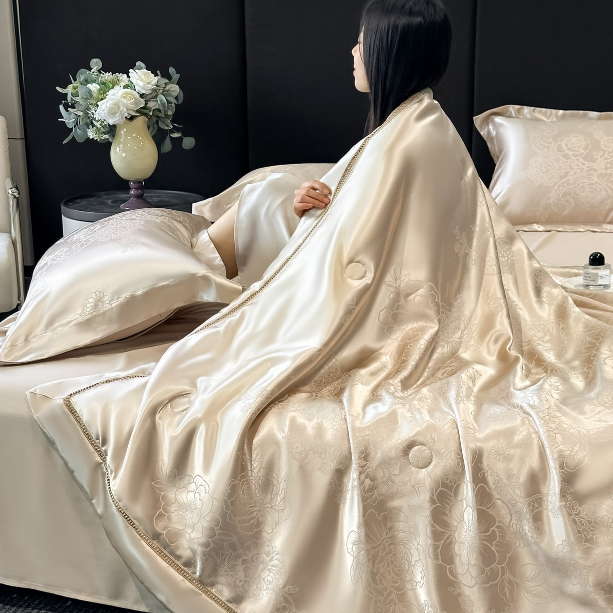 91家纺网 家纺一手货源 找家纺 博纳家纺 2026新款轻奢高端色织定位提花拼角镂空款夏被四件套冰丝凉感夏被四件套繁花魅影 香槟