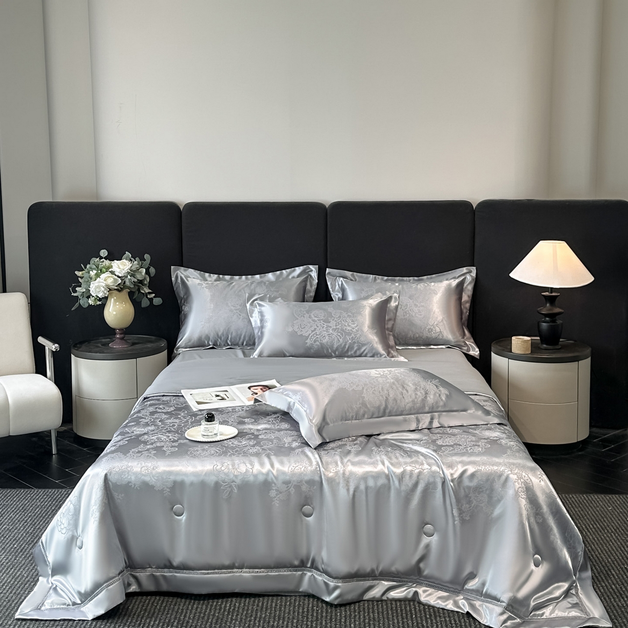 91家纺网 家纺一手货源 找家纺 博纳家纺 2026新款轻奢高端色织定位提花拼角镂空款夏被四件套冰丝凉感夏被四件套繁花魅影 绅士灰