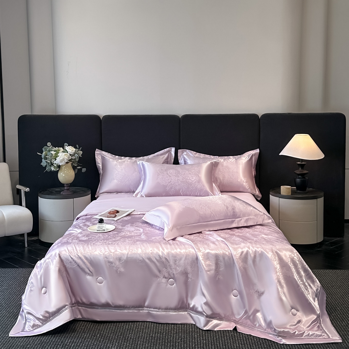 91家纺网 家纺一手货源 找家纺 博纳家纺 2026新款轻奢高端色织定位提花拼角镂空款夏被四件套冰丝凉感夏被四件套繁花魅影 浅紫