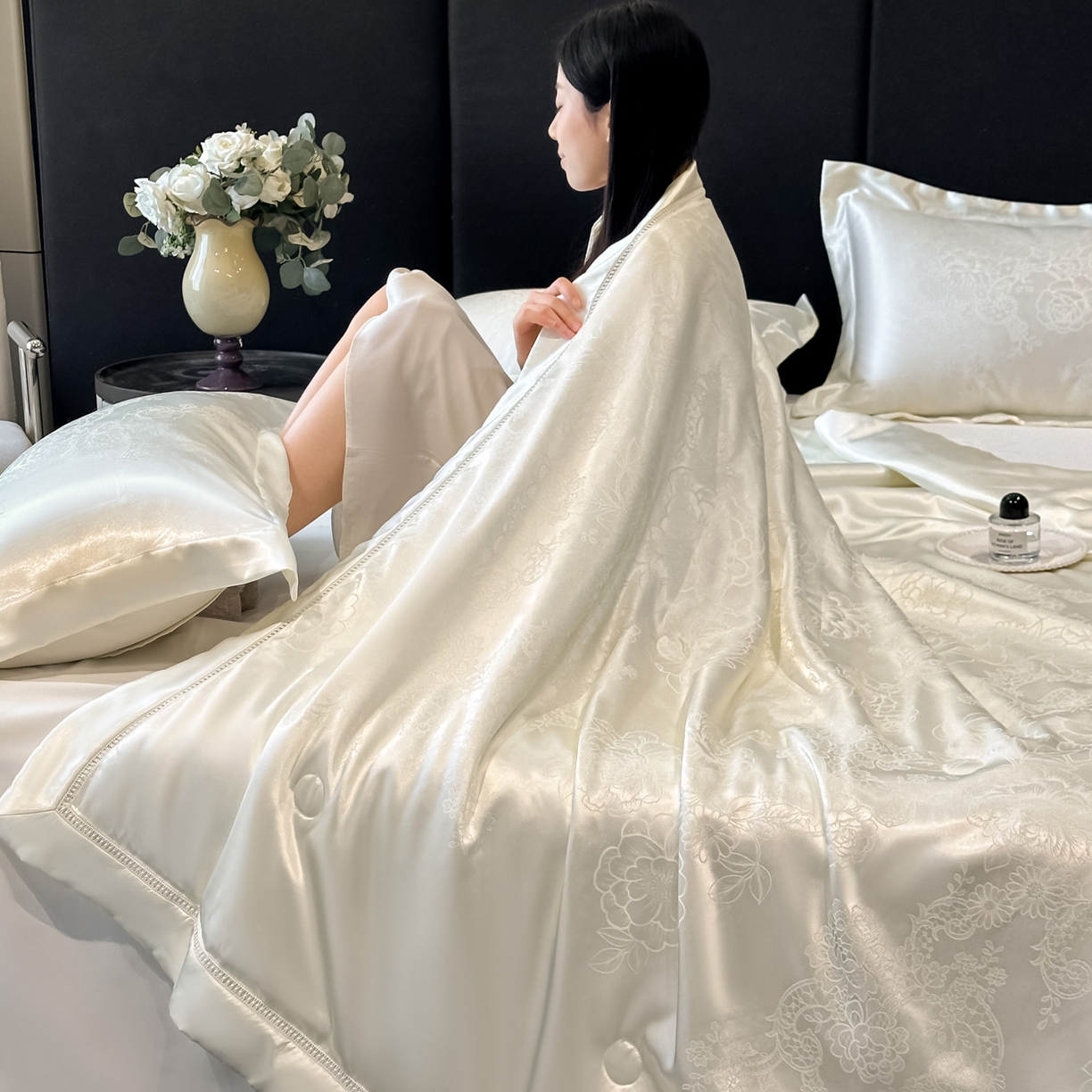 91家纺网 家纺一手货源 找家纺 博纳家纺 2026新款轻奢高端色织定位提花拼角镂空款夏被四件套冰丝凉感夏被四件套繁花魅影 象牙白