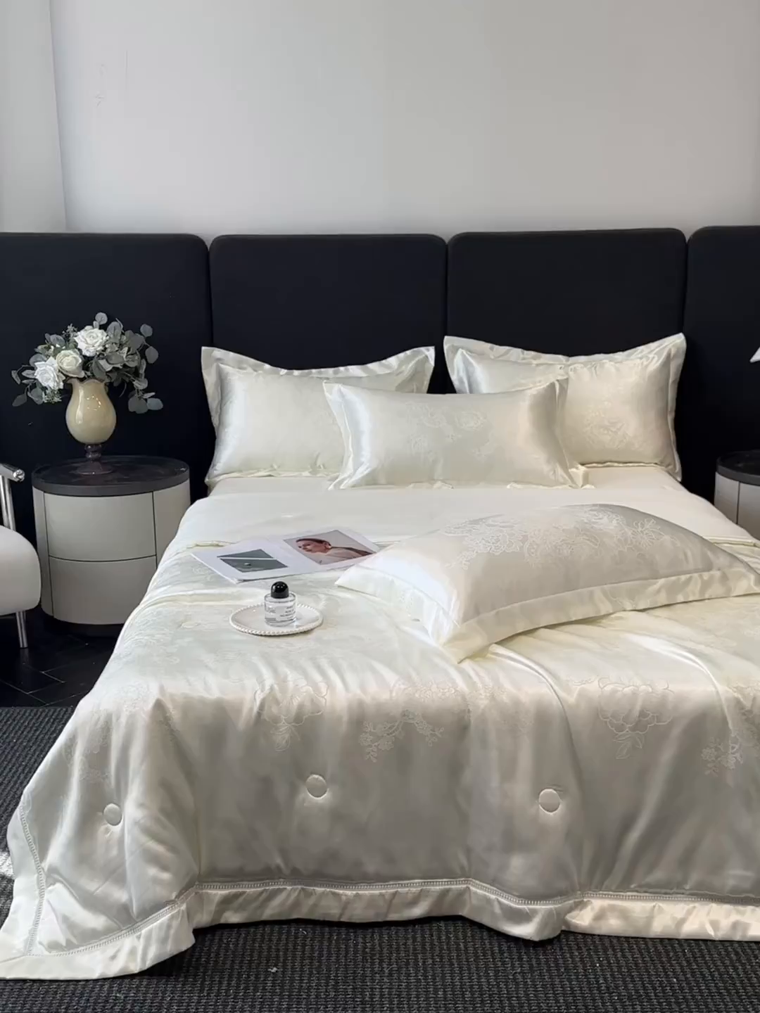 91家纺网 家纺一手货源 找家纺 博纳家纺 2026新款轻奢高端色织定位提花拼角镂空款夏被四件套冰丝凉感夏被四件套繁花魅影 象牙白